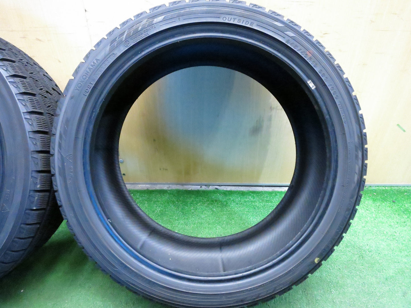 [送料無料]バリ溝！19年！9.5分★スタッドレス 245/40R19 ヨコハマ アイスガード iG60 タイヤ 19インチ ベンツ アウディ BMW スカイライン 等★3011009Hスタ