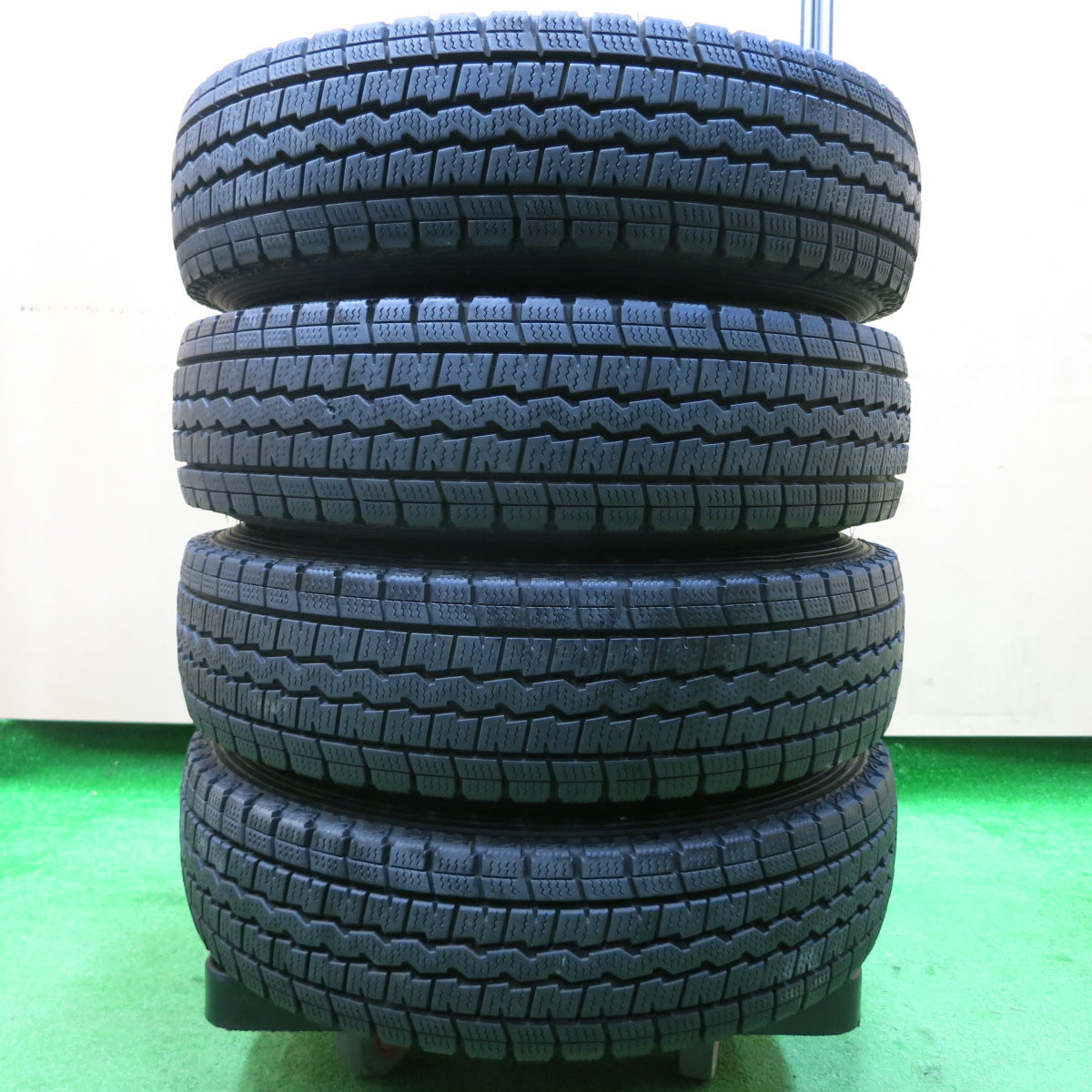 *送料無料*バリ溝！21年！9.5分★スタッドレス 145R12 6PR ダンロップ ウインターマックス SV01 SPORT KRONE 12インチ PCD100/4H★3120510イス
