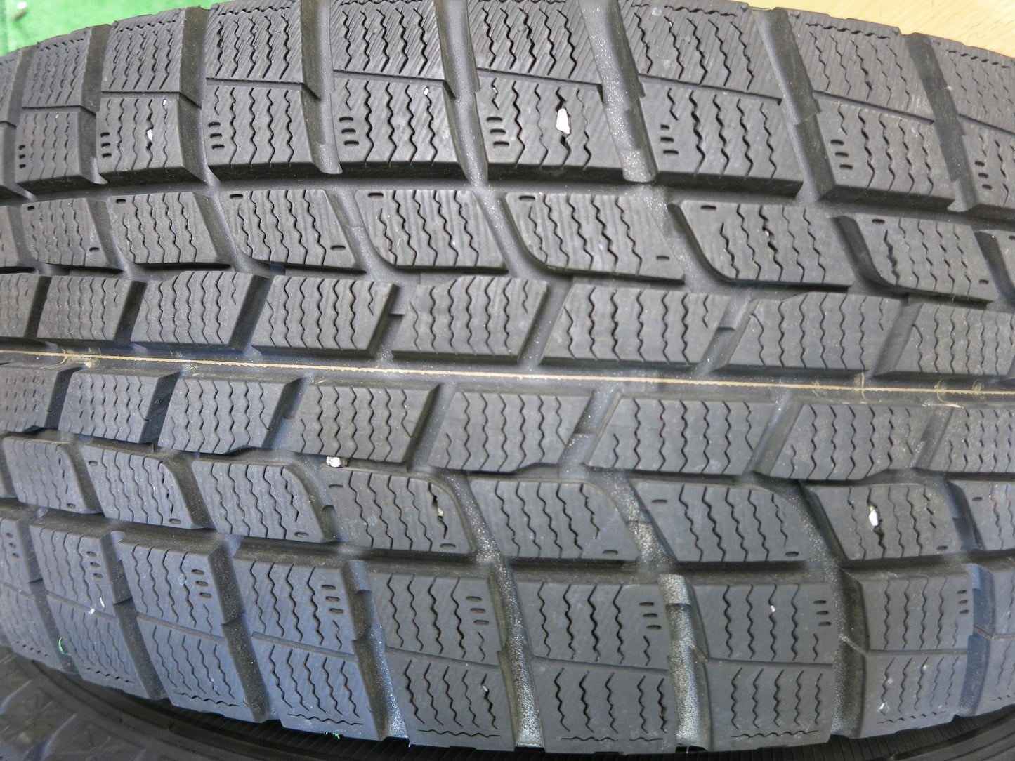 [送料無料]バリ溝！19年！キレイ！9.5分以上★スタッドレス 225/60R17 グッドイヤー アイスナビ6 V.E.X. VEX 社外 アルミ 17インチ PCD114.3/5H★2102109Hス