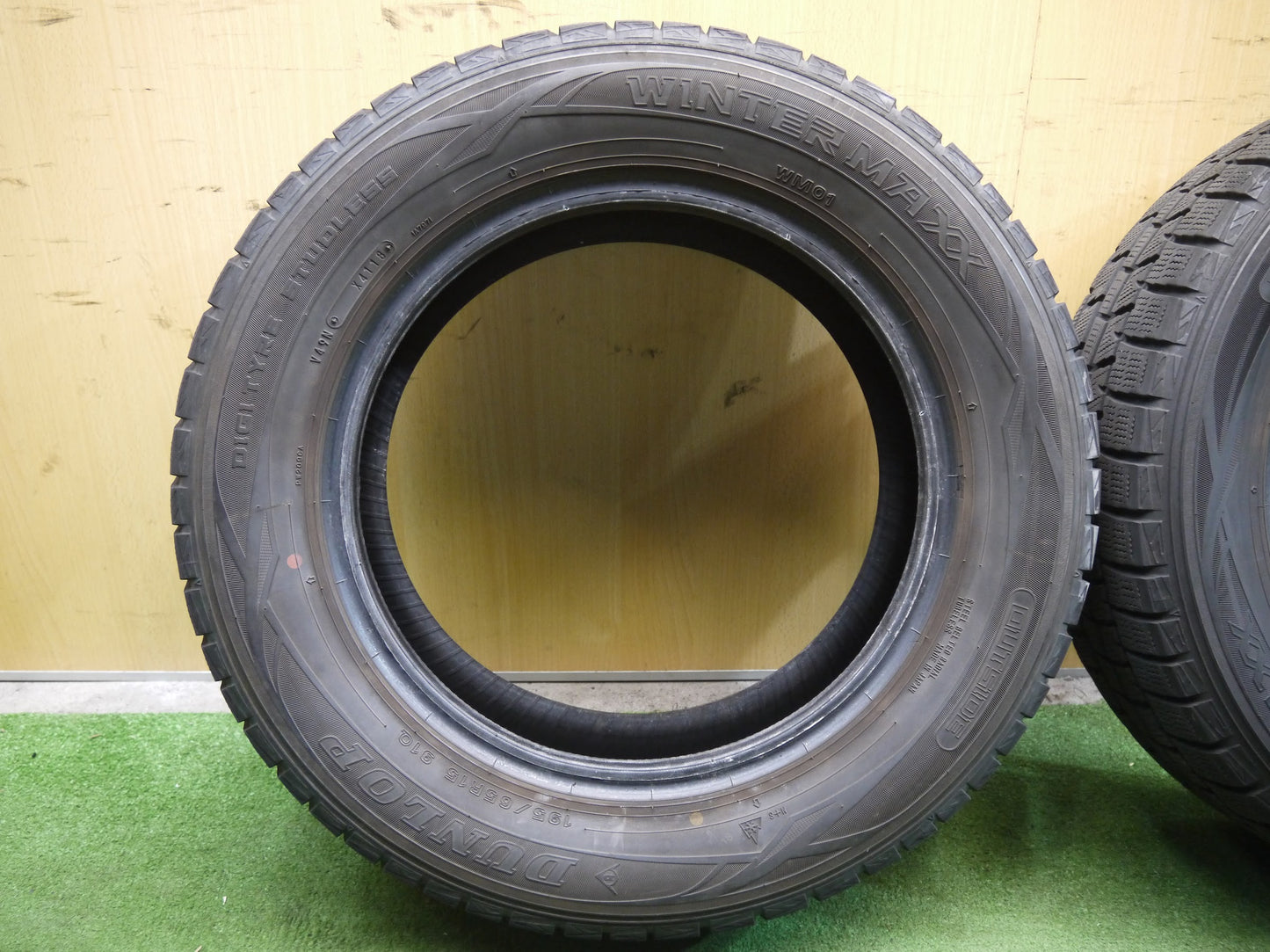 [送料無料]4本価格！18年★スタッドレス 195/65R15 ダンロップ ウインターマックス WM01 タイヤ 15インチ プリウス ノア ヴォクシー 等★2070208ヤスタ