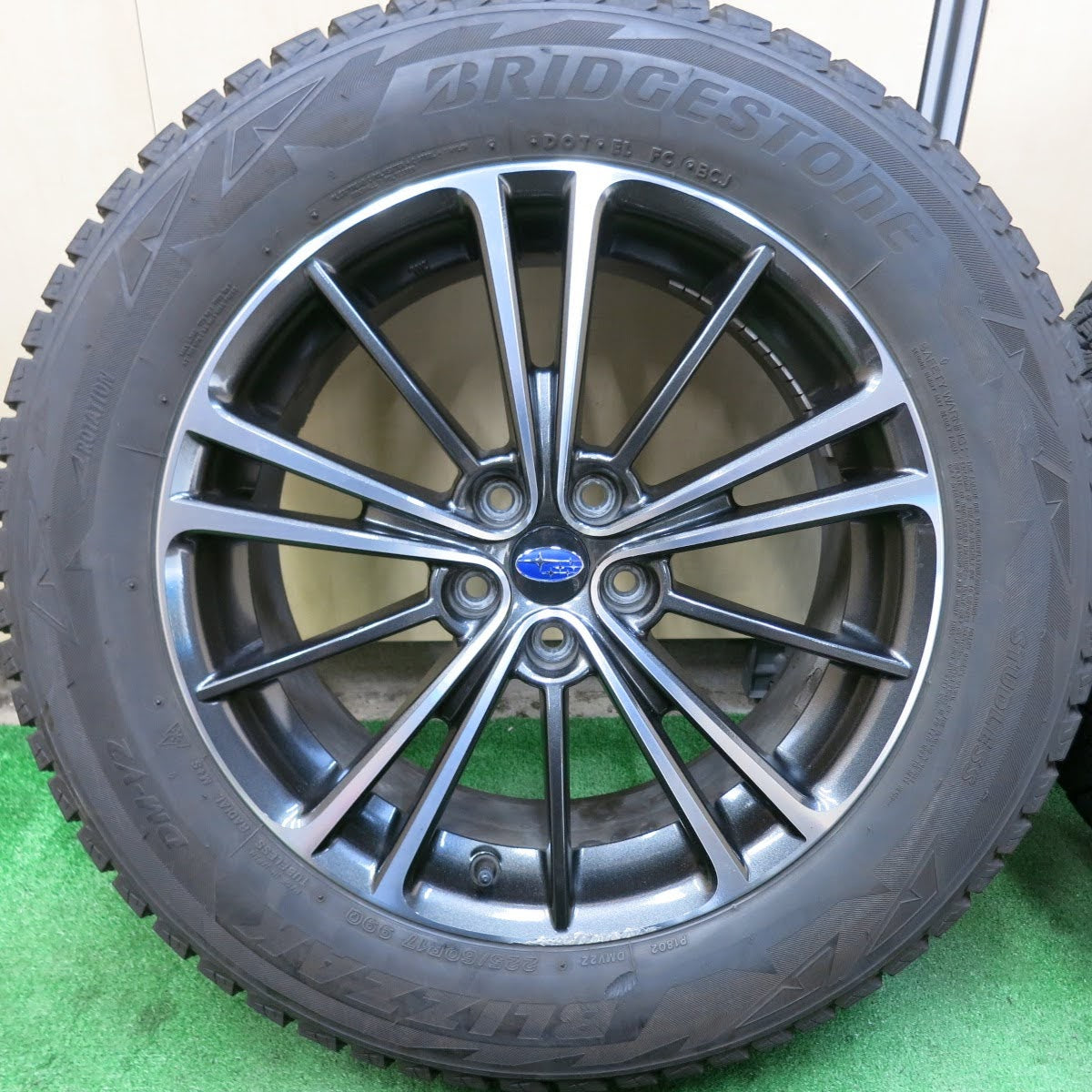 [送料無料]バリ溝！9分★スバル BRZ 純正 225/60R17 スタッドレス ブリヂストン ブリザック DM-V2 17インチ トヨタ 86 PCD100/5H★3061908ヒス