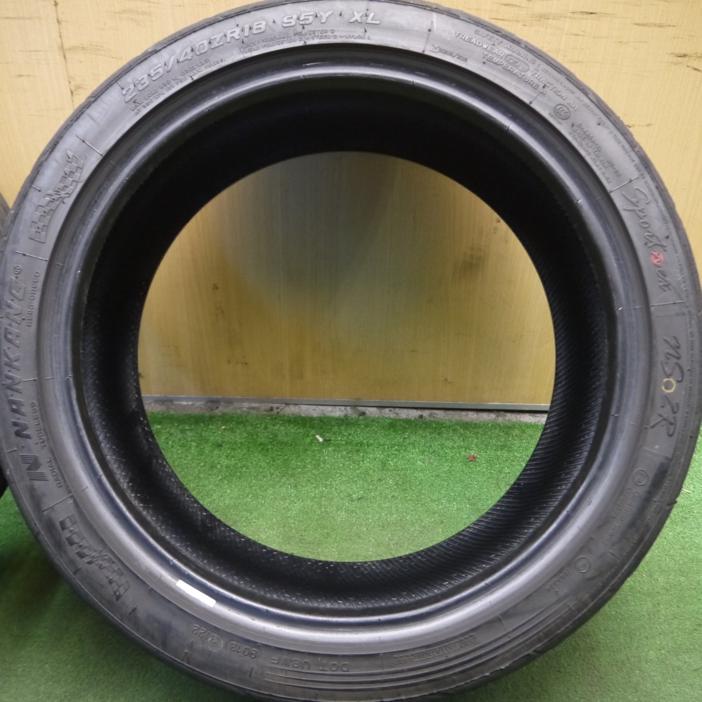 *送料無料* バリ溝！22年！8.5分★235/40R18 ナンカン Sportnex NS-2R タイヤ 18インチ マーク2 シビック グロリア セドリック MPV 等★4021412Hノタ