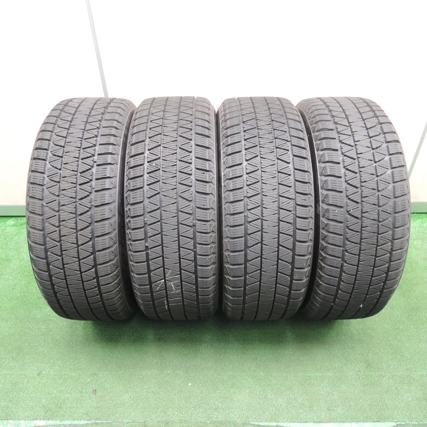 *送料無料*バリ溝！19年！キレイ！9.5分★スタッドレス 235/55R18 ブリヂストン ブリザック DM-V3 社外 アルミ ホイール 18インチ PCD114.3/5H★3112405TNス