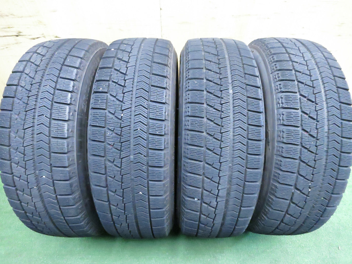 [送料無料]バリ溝！キレイ！8.5分★スタッドレス 195/65R15 ブリヂストン ブリザック VRX AXEL Three アクセル 15インチ PCD100/5H★3012501Hス