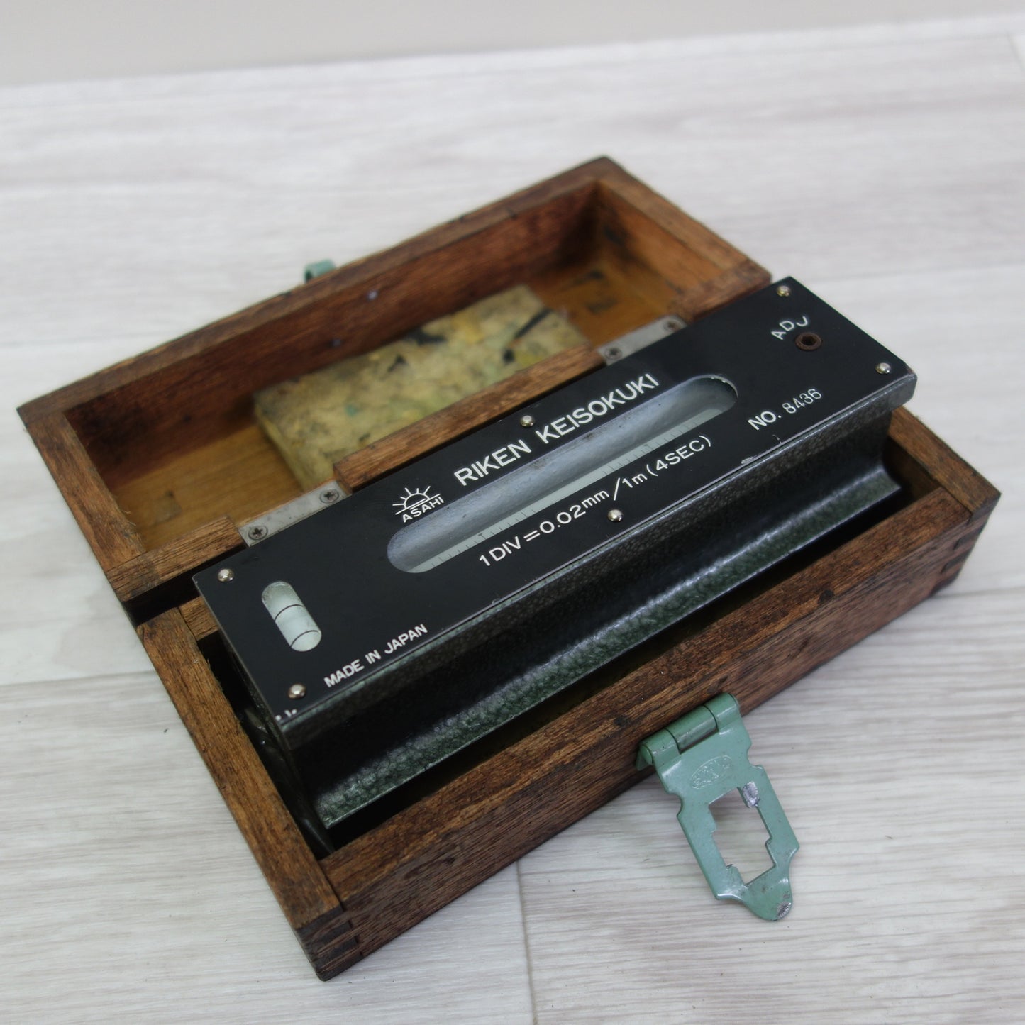[送料無料] ☆新潟理研測範 150mm 精密 水準器 平形 一般工作用 RIKEN 大工 道具 工具 DIY 職人 工作 ケース付き☆