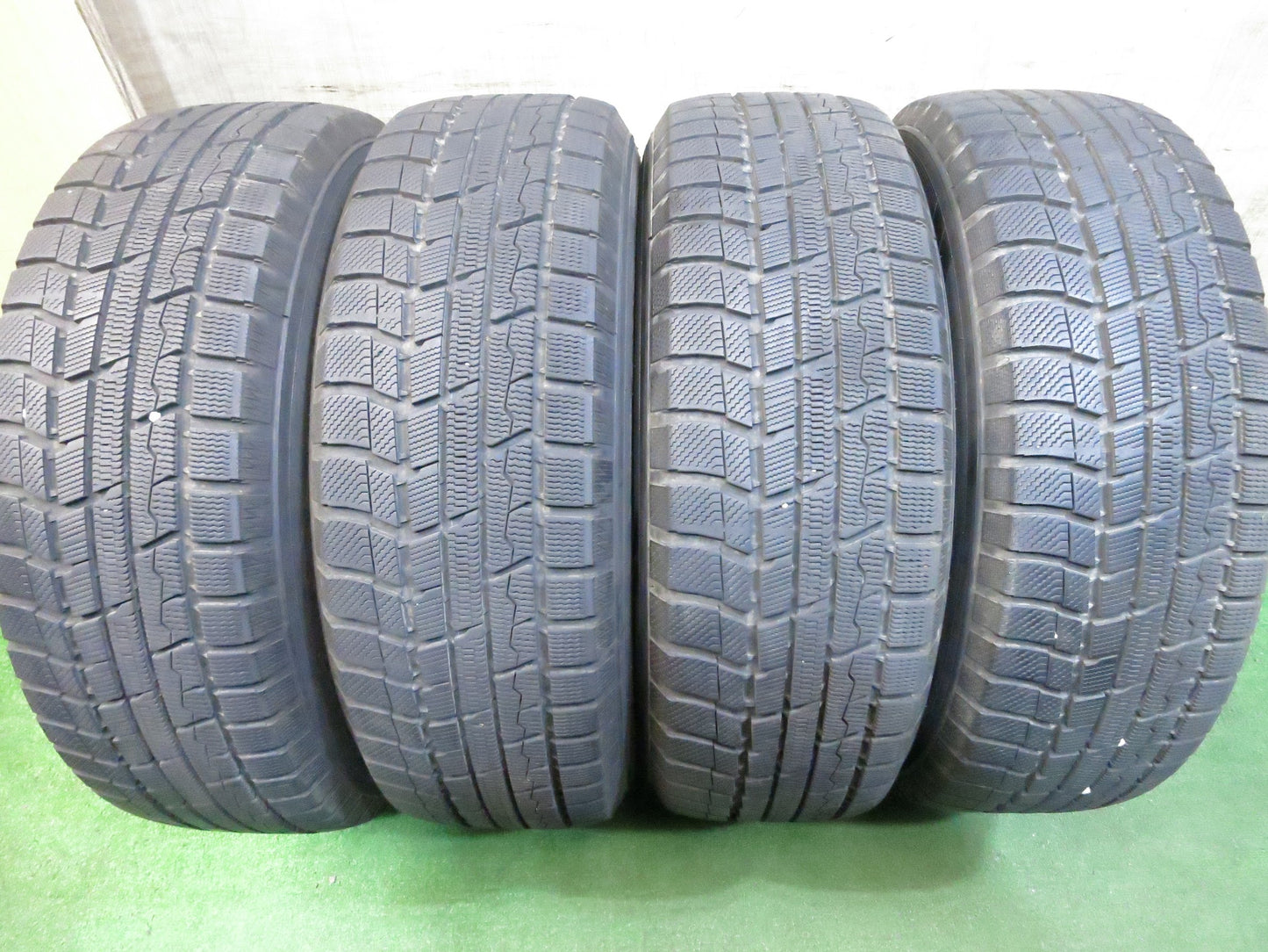 [送料無料]バリ溝！キレイ！9.5分★スタッドレス 225/65R17 トーヨー ウインター トランパス TX SIBILLA NEXT C5 シビラ 17インチ PCD114.3/5H★3022102Hス