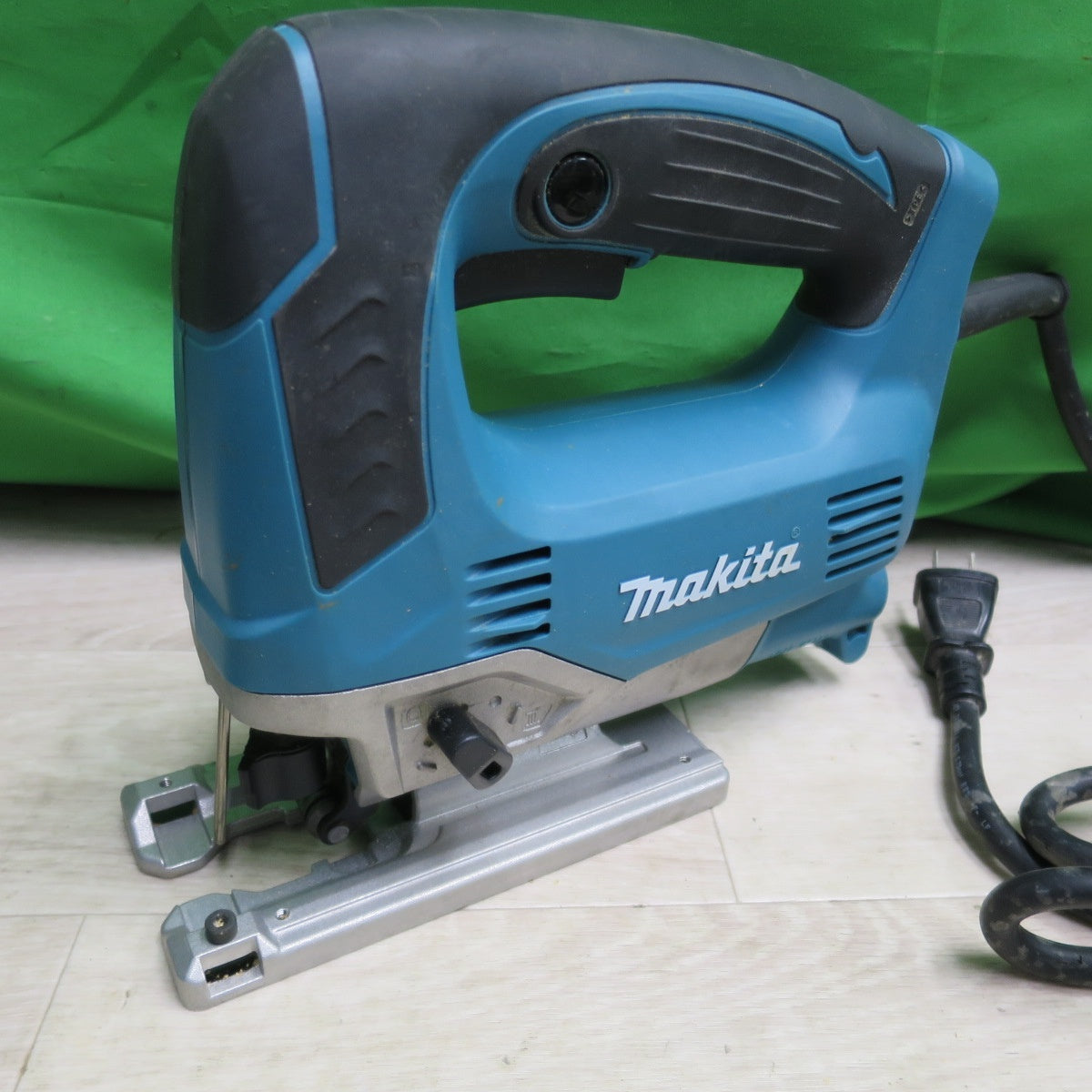 [送料無料] 付属品付☆マキタ ジグソー JV0600 電動 工具 切断機 電気 のこぎり ノコギリ☆