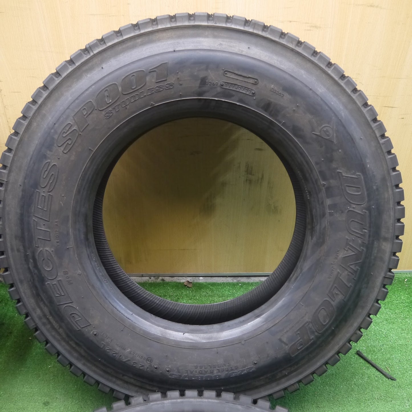 [送料無料]ほぼ未使用！22年★トラック タイヤ 225/80R17.5 123/122L スタッドレス ダンロップ デクテス SP001 DECTES 17.5インチ★3060102クスタ