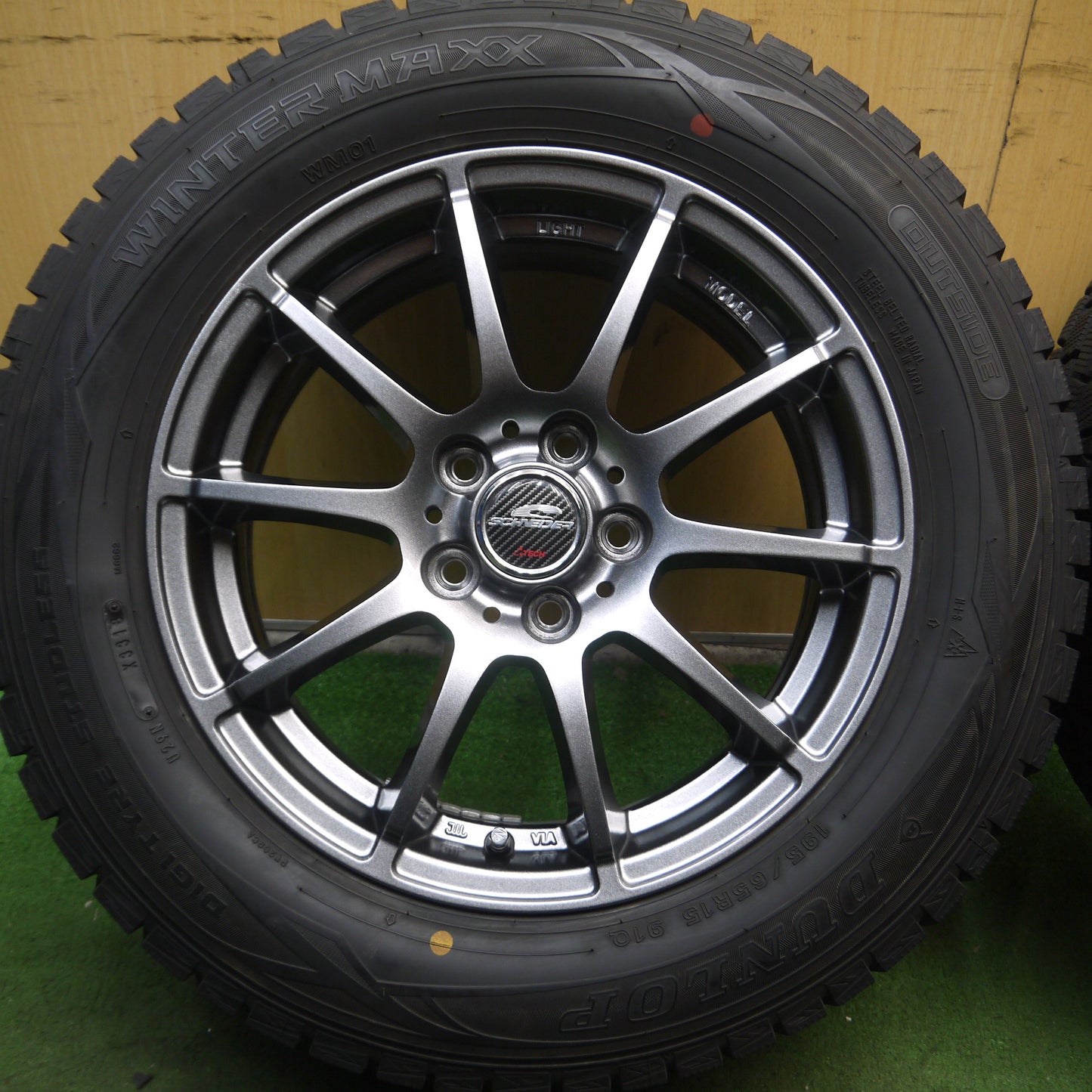 *送料無料*バリ溝！キレイ！9.5分以上★プリウス等 195/65R15 スタッドレス ダンロップ ウインターマックス WM01 SCHNEIDER シュナイダー 15インチ PCD100/5H★3121202Hス