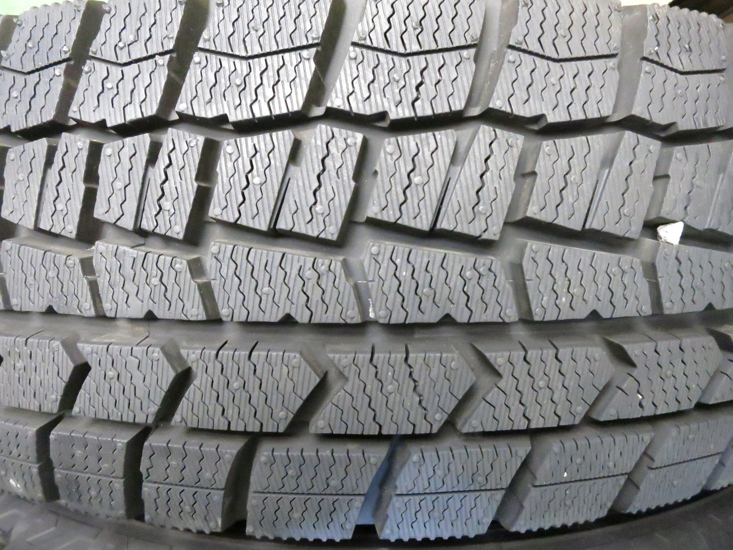 [送料無料]ほぼ未使用！超バリ溝！20年★スタッドレス 175/70R14 ダンロップ ウインターマックス WM02 タイヤ 14インチ ノート フィット ヴィッツ等★3011303Hスタ