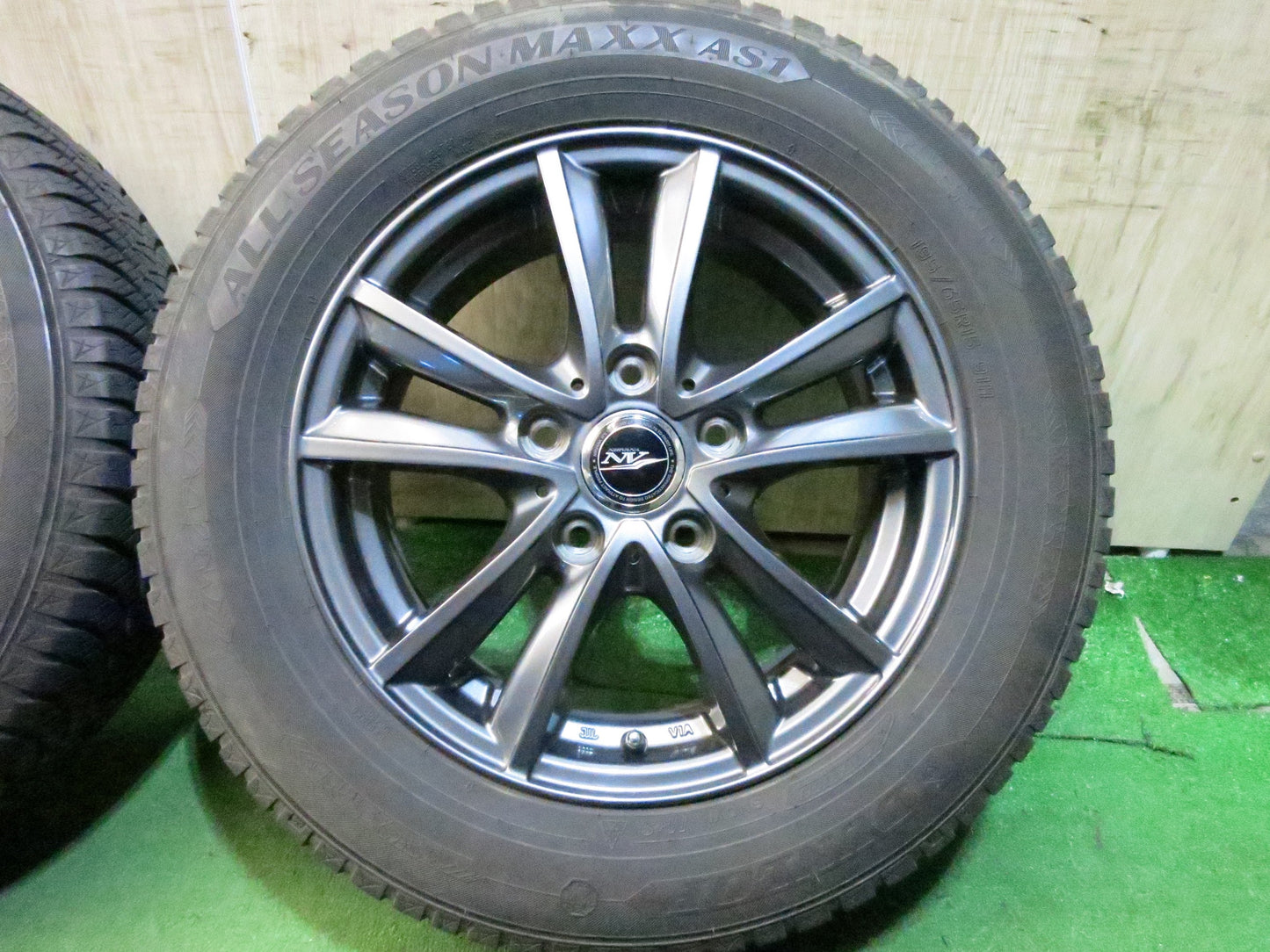 [送料無料]バリ溝！20年！キレイ！8.5分★スタッドレス 195/65R15 ダンロップ オールシーズンマックス AS1 NIRVANA NV ニルバーナ PCD114.3/5H★3030805Hス