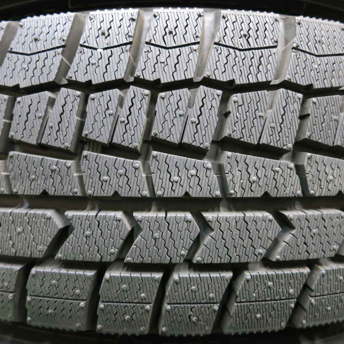 *送料無料* タイヤほぼ未使用！21年！キレイ★スタッドレス 175/65R14 ダンロップ ウインターマックス WM02 LEBEN レーベン 14インチ PCD100/4H★4020903イス