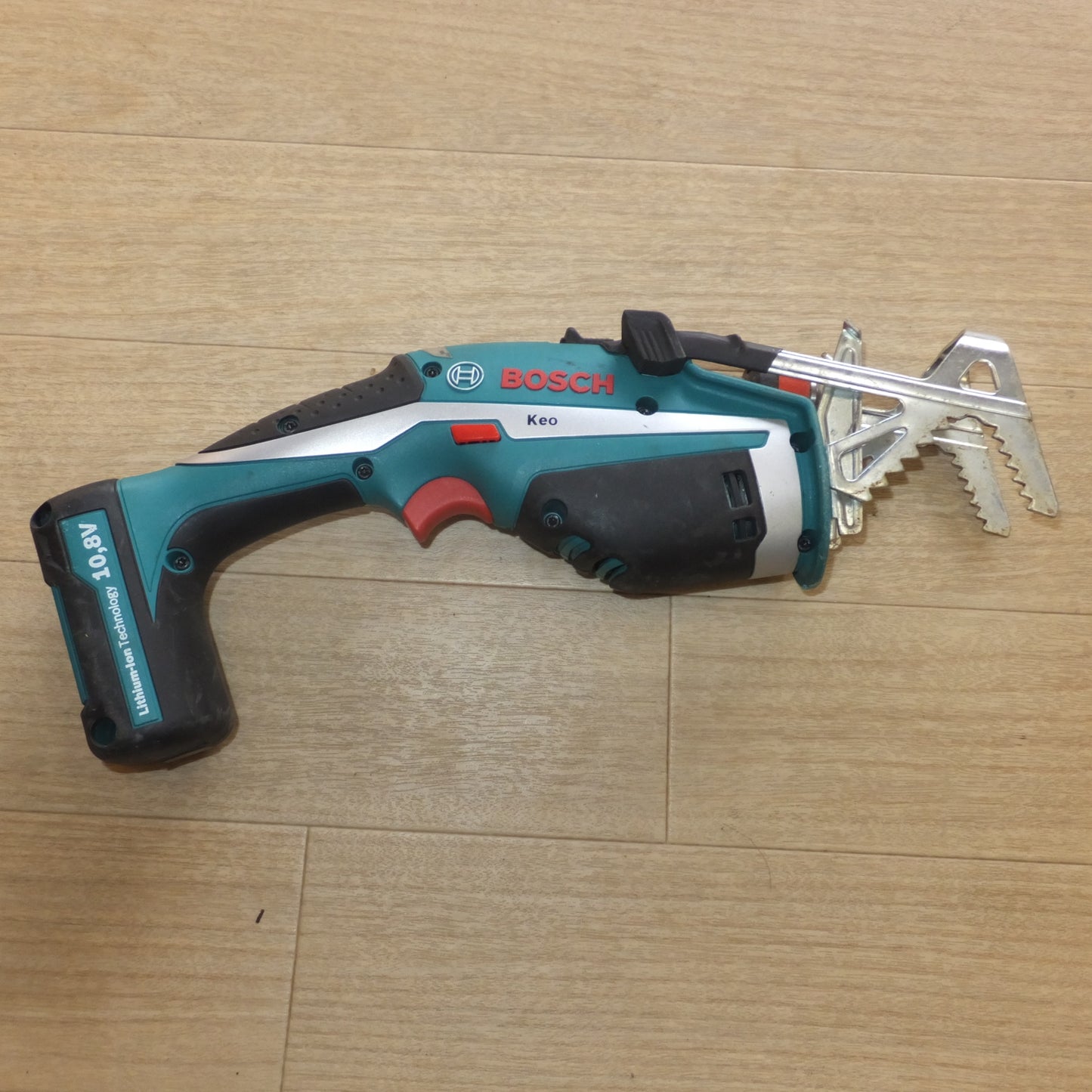 [送料無料] ★ボッシュ BOSCH ガーデンツール 10.8V バッテリーのこぎり Keo★