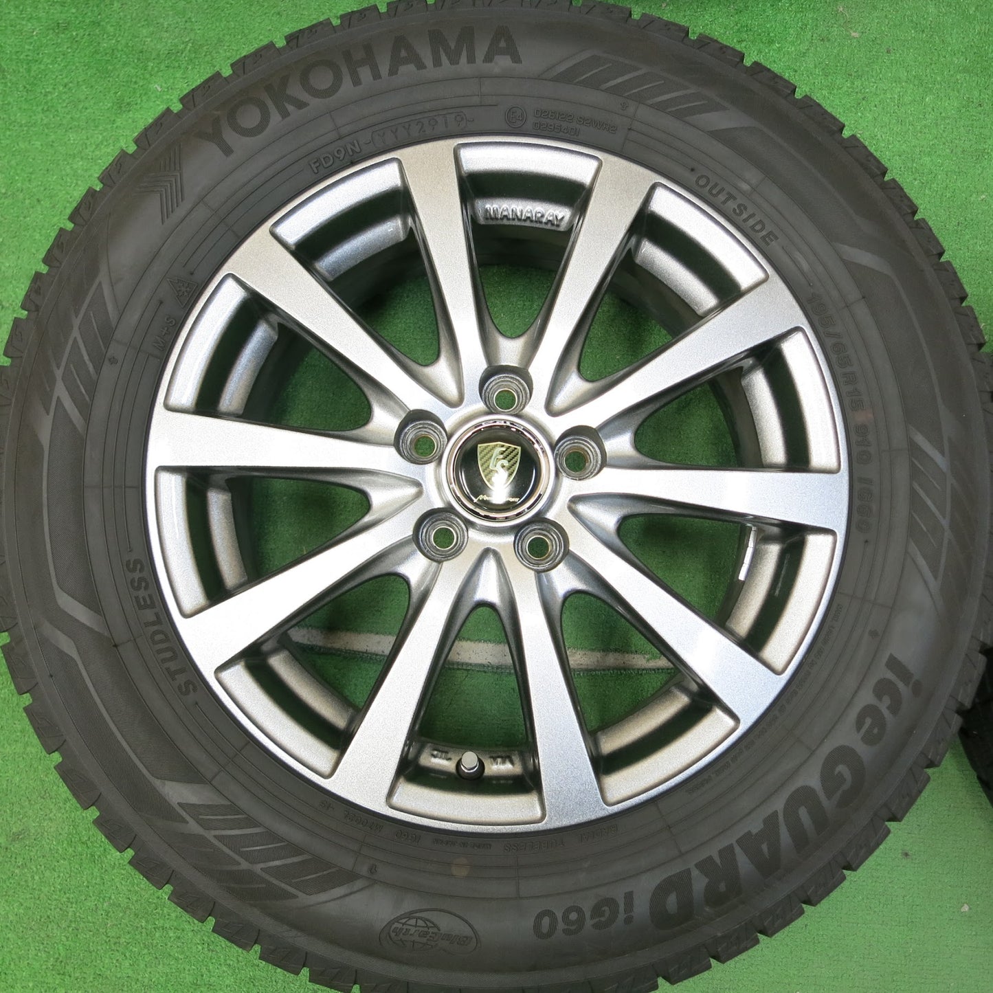 [送料無料]バリ溝！19年！キレイ！ほぼ10分★プリウス 等 195/65R15 スタッドレス ヨコハマ アイスガード iG60 MANARAY SPORT マナレイ PCD100/5H★3062806ヒス