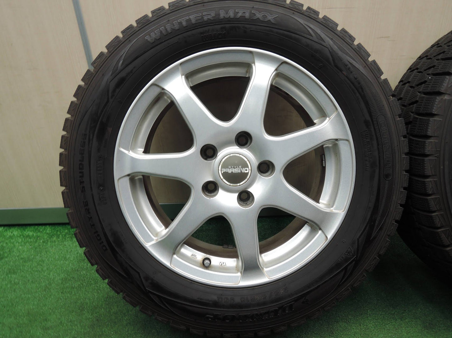[送料無料]バリ溝！キレイ！9.5分★スタッドレス 215/60R16 ダンロップ ウインターマックス WM01 STYLE PRASINO PCD114.3/5H★3112516HAス