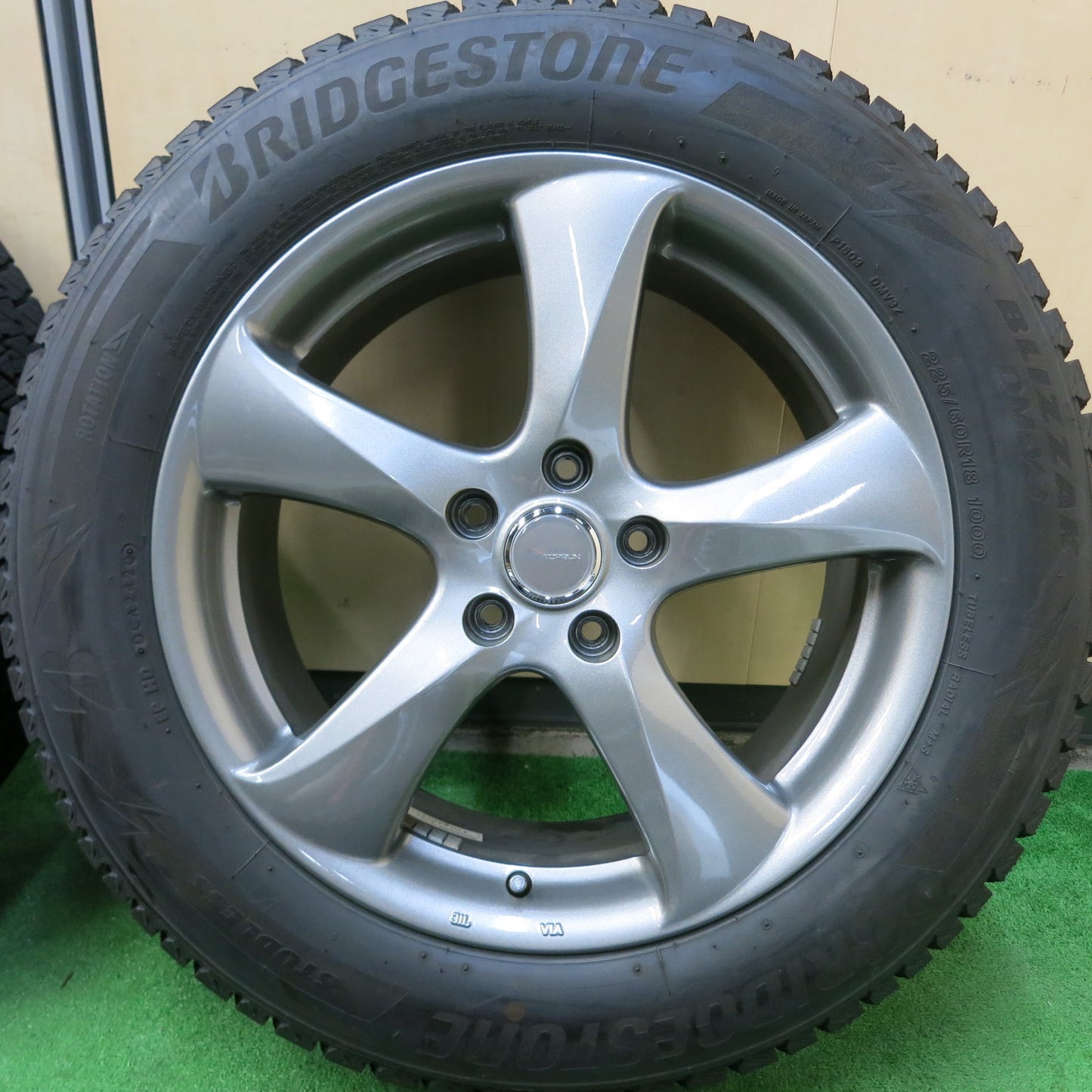 [送料無料]バリ溝！20年！キレイ！9.5分★スタッドレス 225/60R18 ブリヂストン ブリザック DM-V3 TOPRUN トップラン 18インチ PCD114.3/5H★3062801ヒス