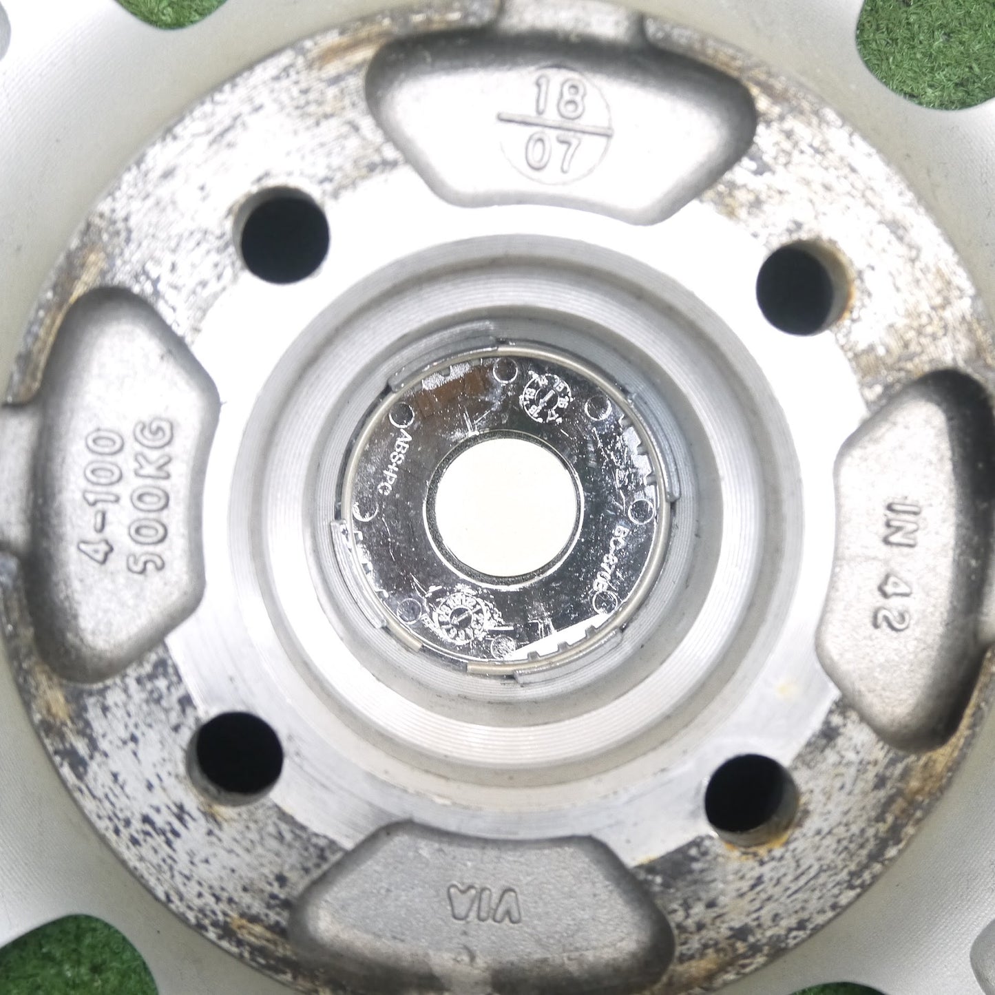 [送料無料]バリ溝！21年！キレイ！9.5分以上★スタッドレス 185/60R15 グッドイヤー アイスナビ8 JOKER weds ジョーカー 15インチ PCD100/4H★3070801KAス