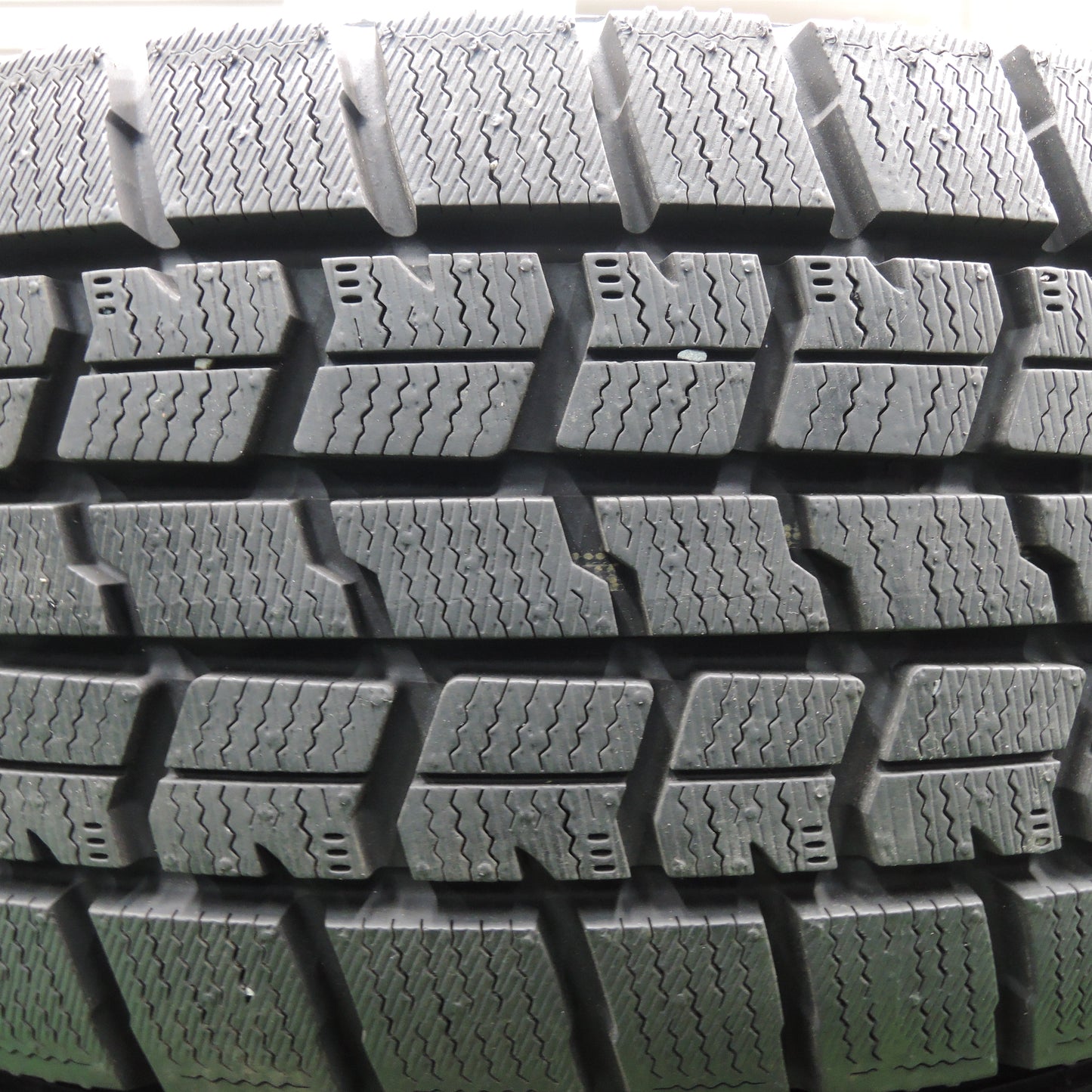 *送料無料*バリ溝！22年！ほぼ10分★スタッドレス 215/60R16 グッドイヤー アイスナビ7 Tirado@ 阿部商会 16インチ PCD114.3/5H★3120916HAス