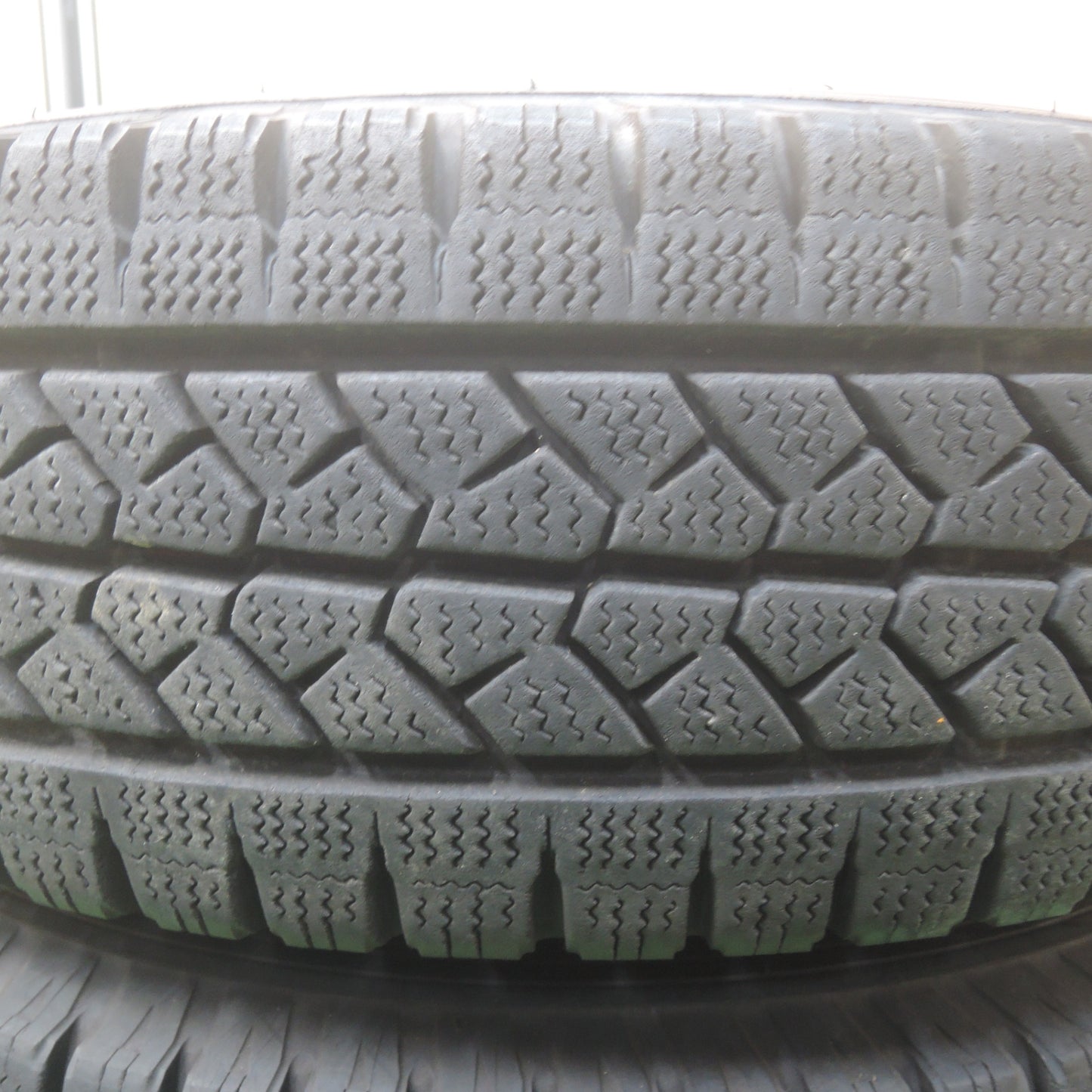 *送料無料*バリ溝！9.5分★日産 キャラバン 純正 スチール 195/80R15 スタッドレス ブリヂストン ブリザック VL1 15インチ PCD139.7/6H★4011901SYス