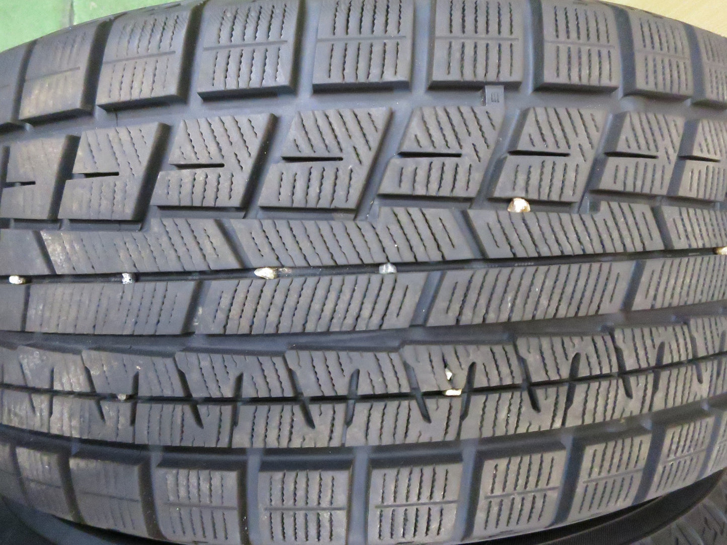[送料無料]バリ溝！9.5分★トヨタ クラウン マジェスタ 純正 235/50R17 スタッドレス ヨコハマ アイスガード iG60 17インチ PCD114.3/5H★3021404Hス