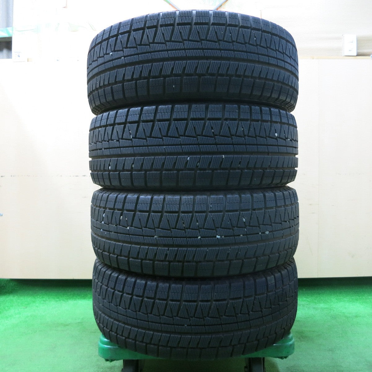 *送料無料* バリ溝！20年！9.5分以上★スタッドレス 225/55R17 ブリヂストン アイスパートナー2 タイヤ 17インチ フォレスター インプレッサ XV等★4030806イスタ