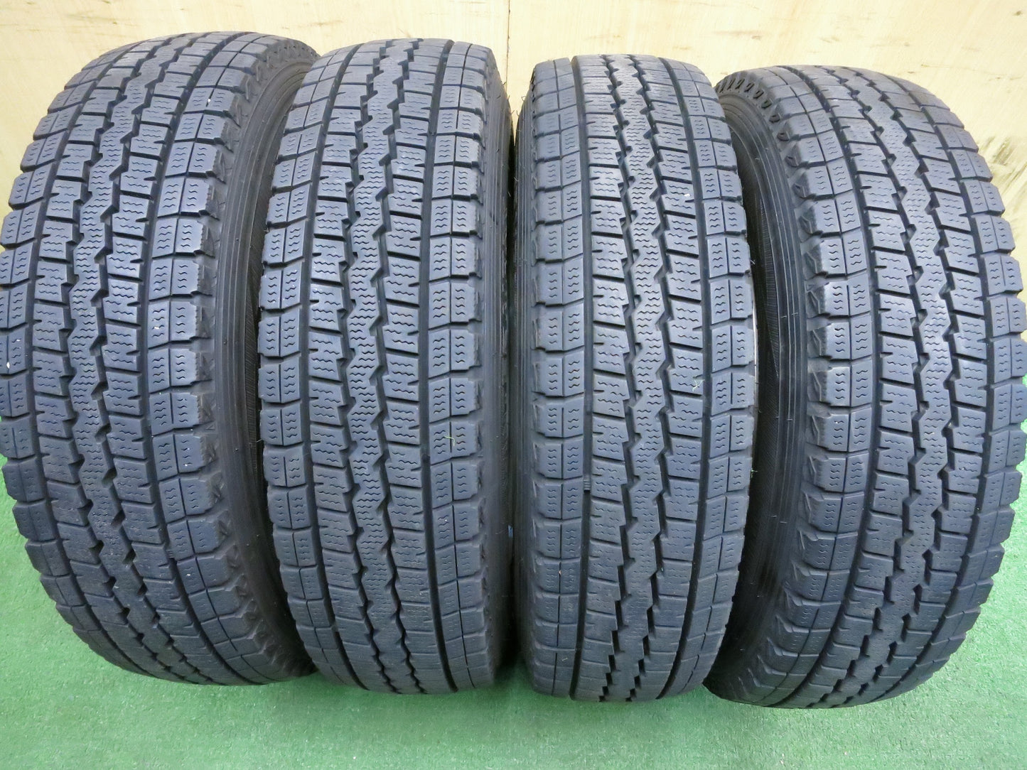 [送料無料]バリ溝！キレイ！9.5分★スタッドレス 155/80R14 88/86N ダンロップ ウインターマックス SV01 JOKER weds ジョーカー 14インチ PCD100/4H★2121902Hス
