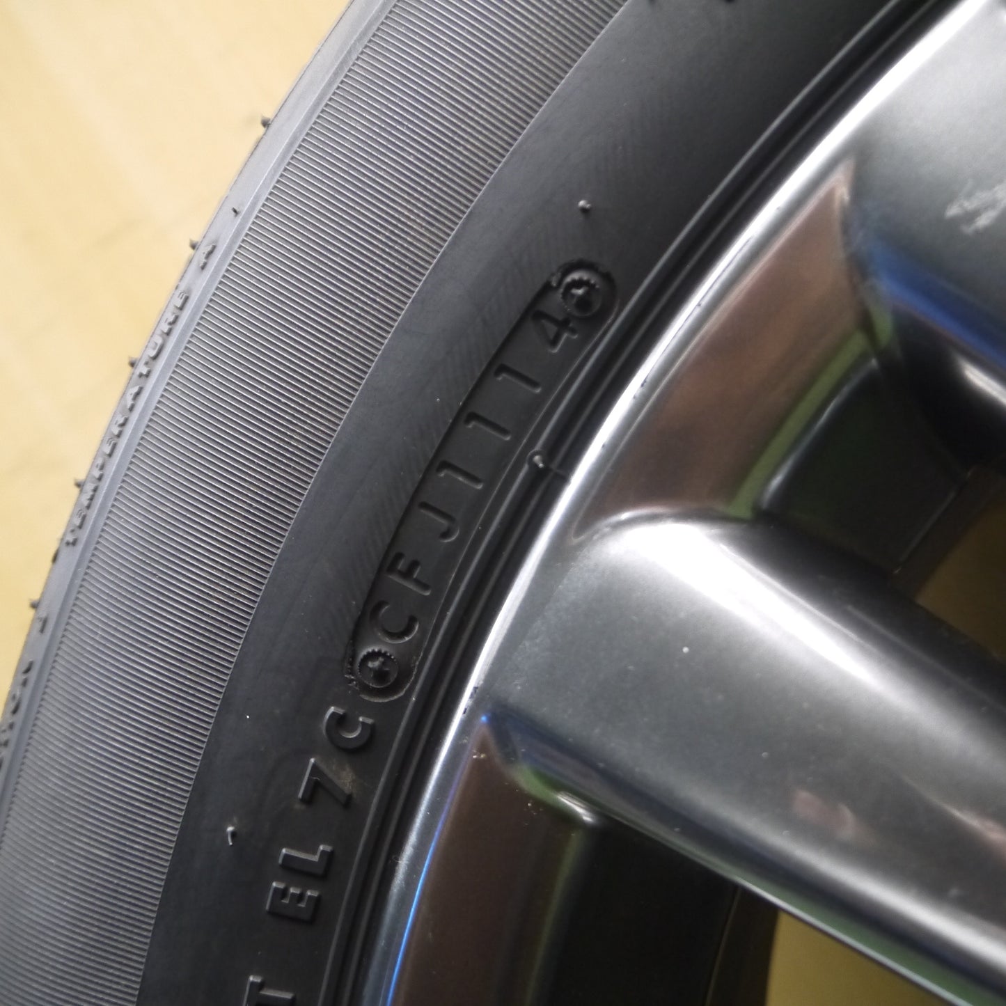 *送料無料*バリ溝！キレイ！8.5分★トヨタ 60系 ハリアー 純正 235/55R18 ブリヂストン デューラー H/T 687 18インチ PCD114.3/5H★3122608Hノ