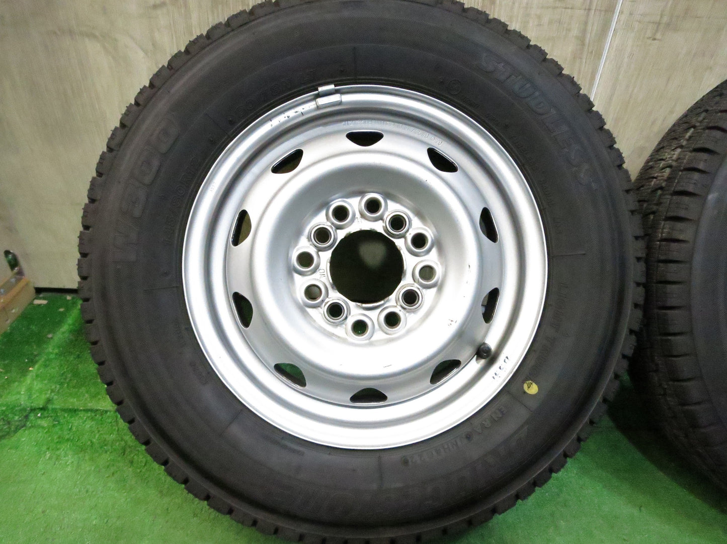 [送料無料]バリ溝！22年！9.5分★スタッドレス 145/80R12 80/78N ブリヂストン W300 スチール ホイール 12インチ PCD 100 110 114.3/4H マルチ★3022702Hス