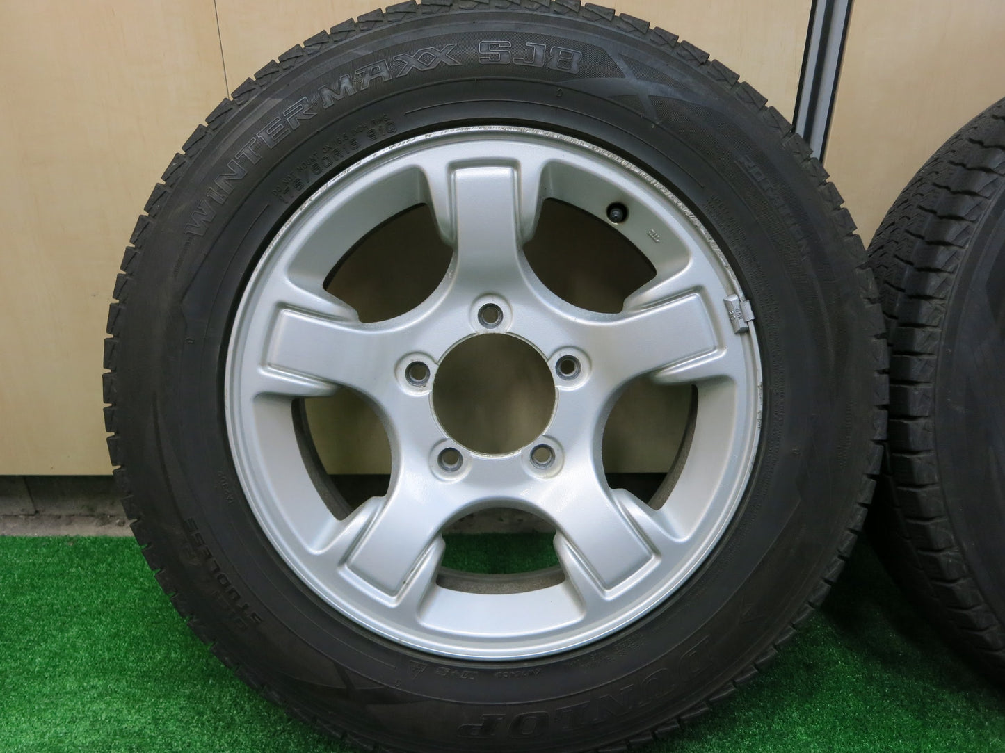 [送料無料]★スズキ ジムニー 純正 175/80R16 スタッドレス ダンロップ ウインターマックス SJ8 16インチ PCD139.7/5H★2100504ヒス