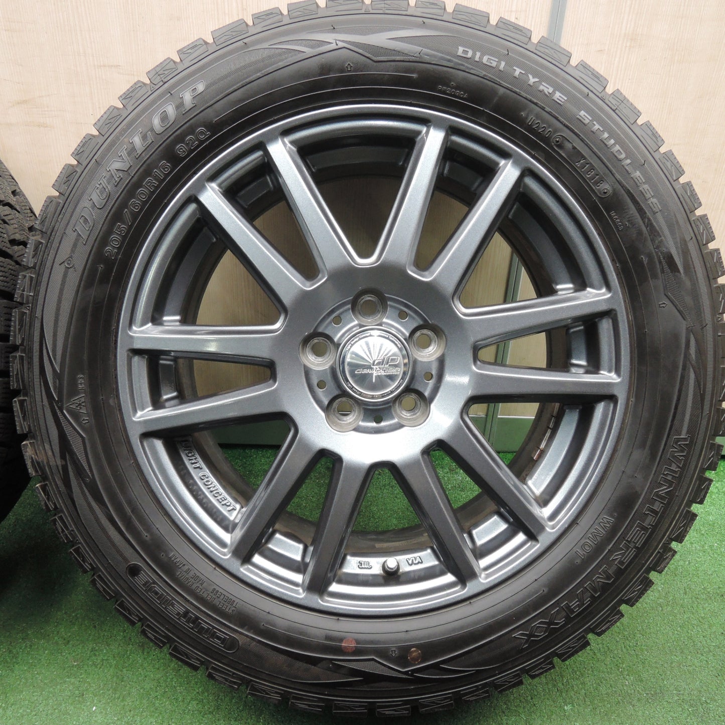 *送料無料* バリ溝！キレイ！9.5分★スタッドレス 205/60R16 ダンロップ ウインターマックス WM01 dp devotion 16インチ PCD100/5H★4021311TNス