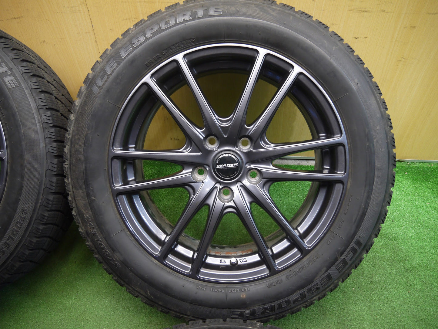 [送料無料]4本価格！18年★スタッドレス 215/60R17 アイスエスポルテ WAREN HOT STUFF ヴァーレン 17インチ PCD114.3/5H★2121311クス