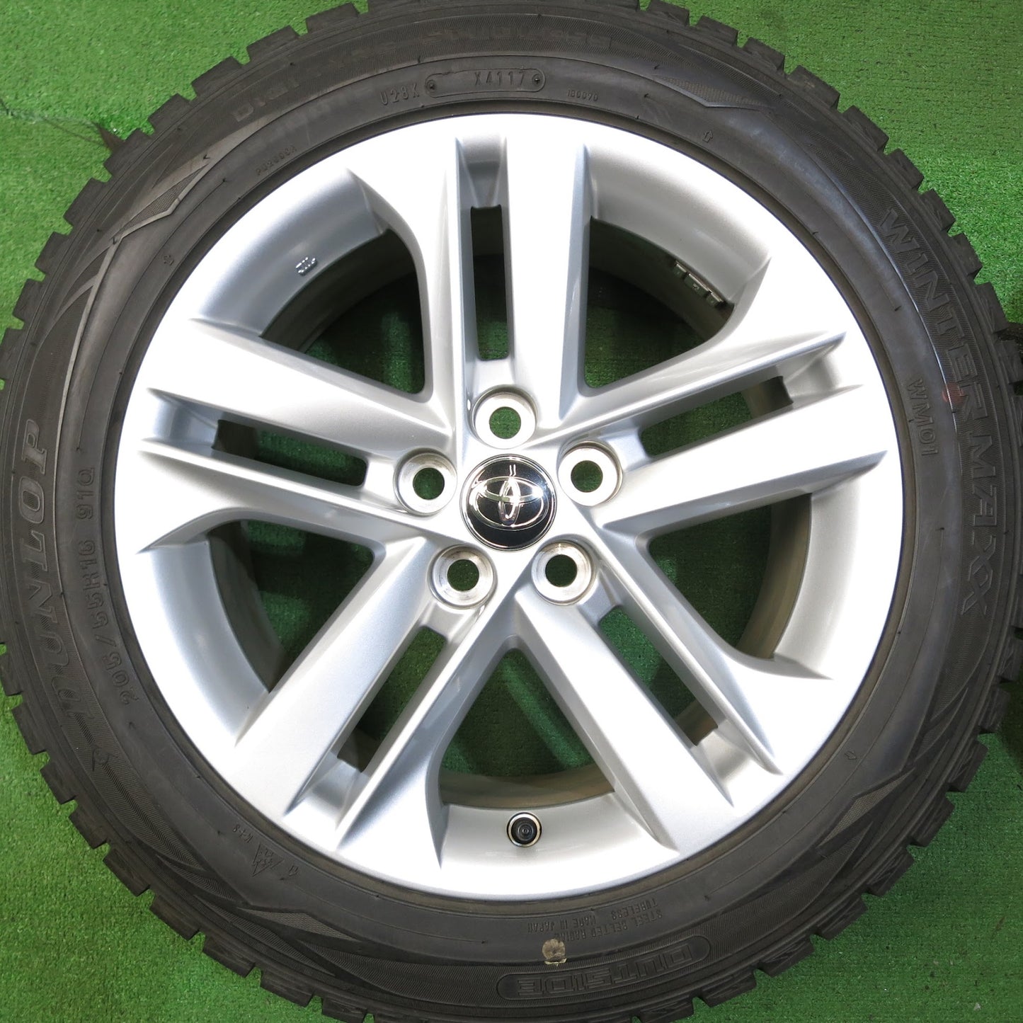 [送料無料]バリ溝！綺麗！9.5分★トヨタ カローラ スポーツ 純正 205/55R16 スタッドレス ダンロップ ウインターマックス WM01 16インチ PCD100/5H★3061305Hス