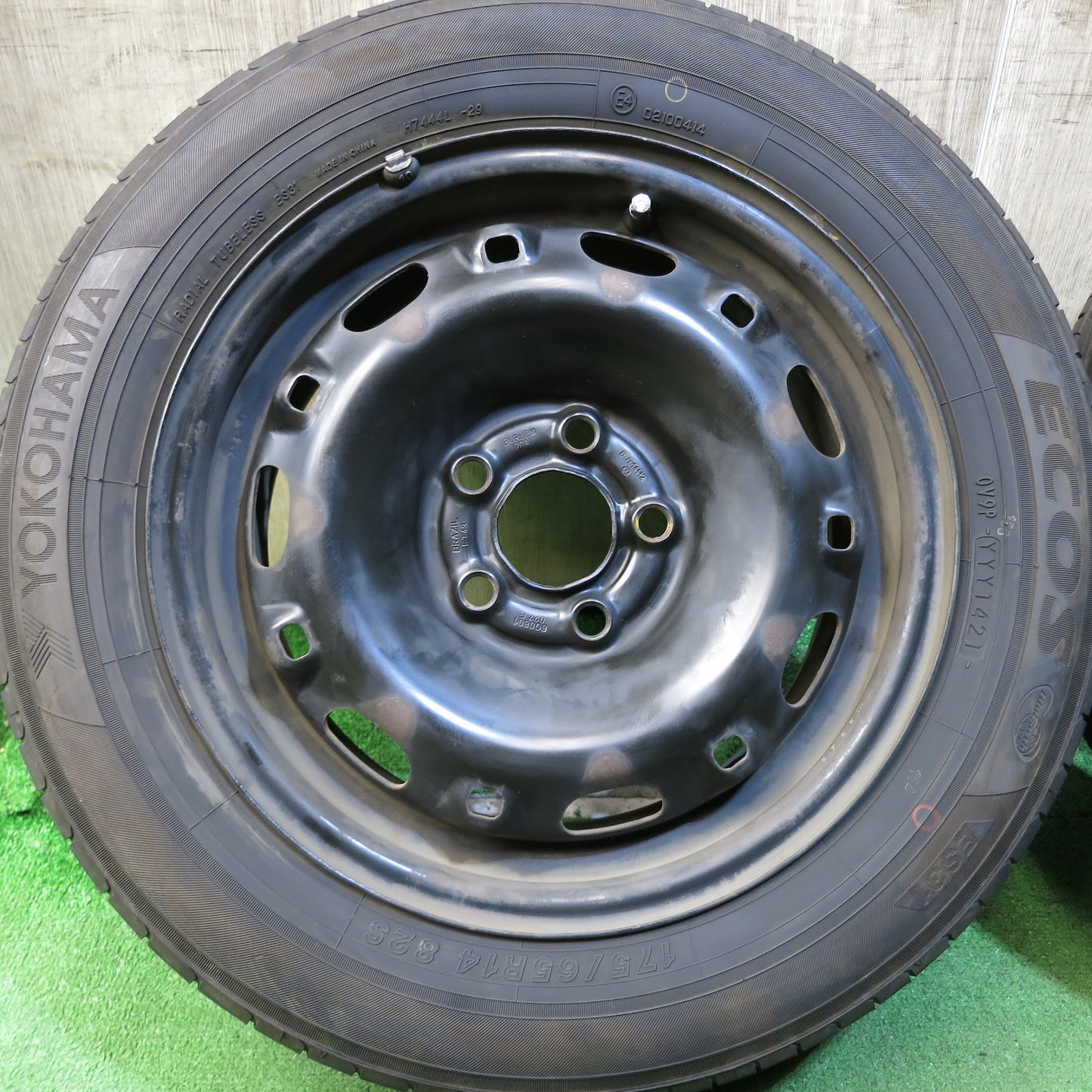 [送料無料]バリ溝！21年！9.5分★ワーゲン ポロ 純正 スチール 175/65R14 ヨコハマ エコス ES31 14インチ PCD100/5H★3042411Hノ