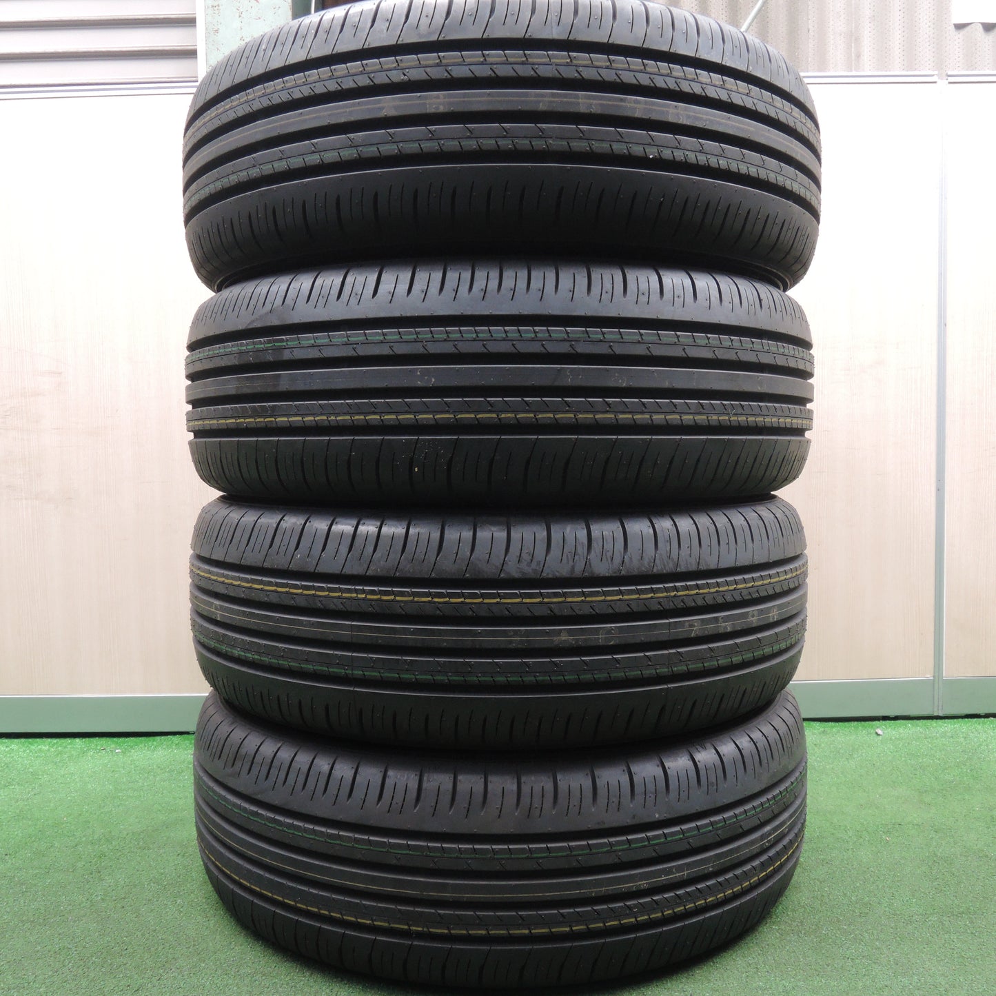 *送料無料*新車外し！21年★225/60R18 ダンロップ グラントレック PT30 タイヤ 18インチ ハリアー RAV4 等★3120904HAノタ