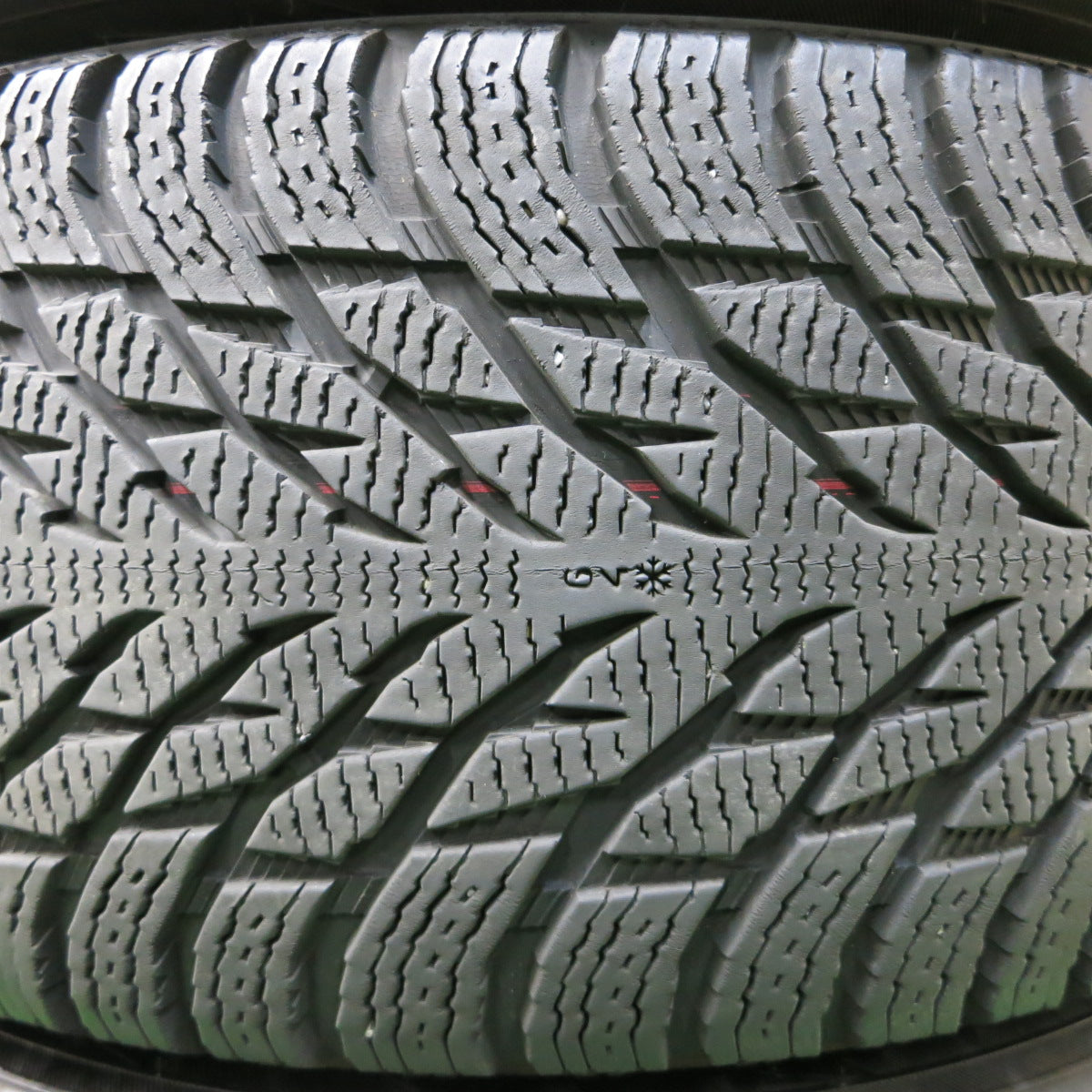 *送料無料*バリ溝！綺麗！9分★ジャガーF-PACE 純正 255/60R18 スタッドレス ノキアン ハッカペリッタ R3 SUV Fペイス 18インチ PCD108/5H★4010412イス