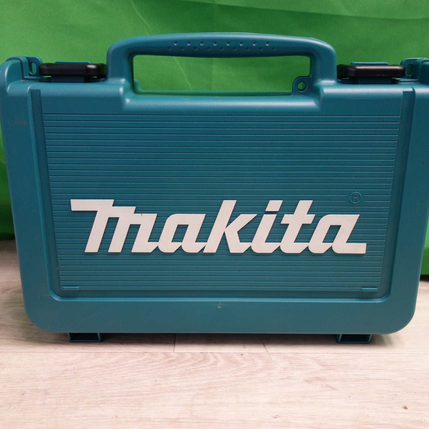 *送料無料*美品！付属品付き☆マキタ 充電式 インパクトドライバ TD090DWXW 電動 工具 充電器 DC10WA☆
