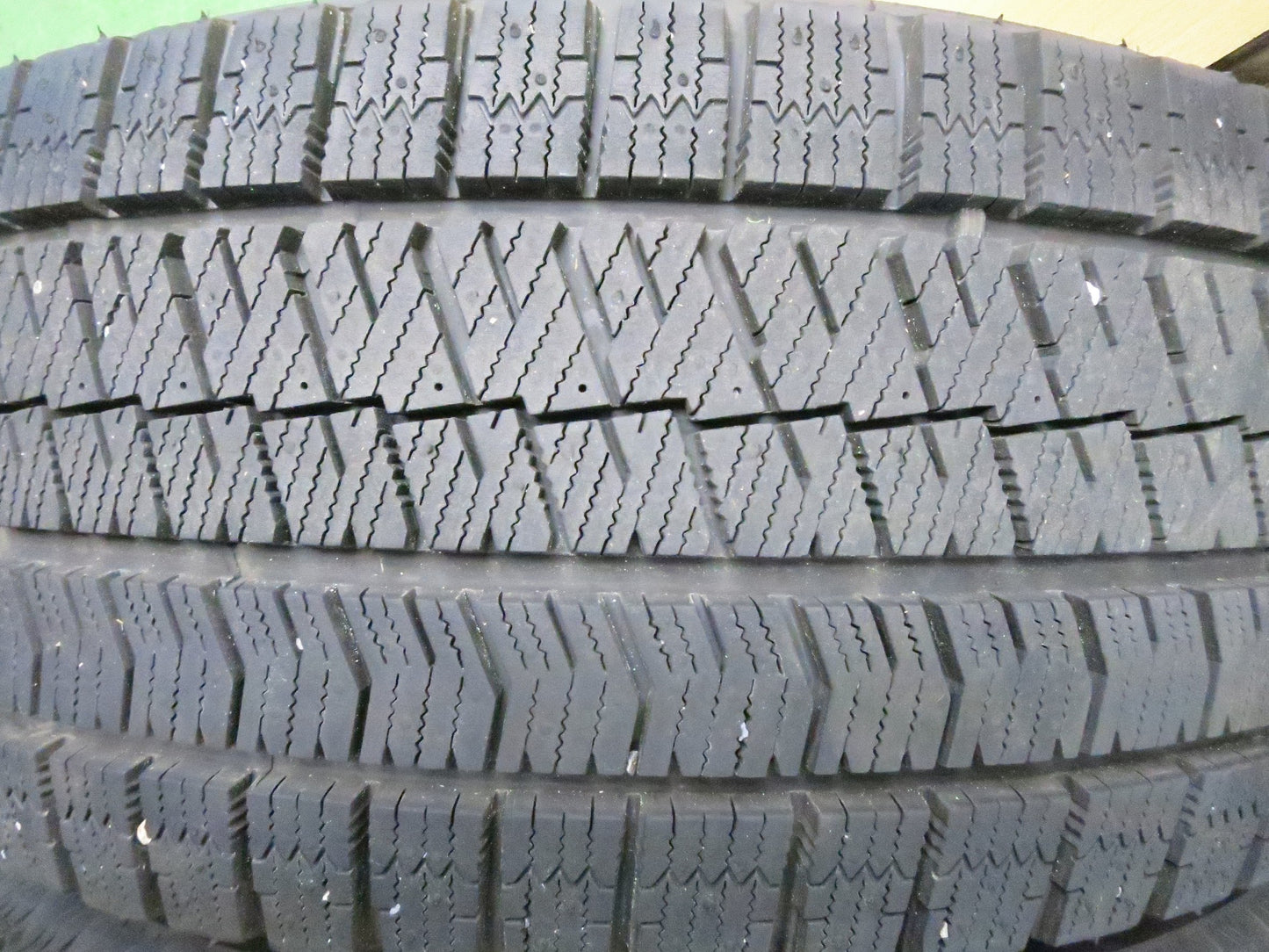 [送料無料]超バリ溝！22年！キレイ！9.5分以上★スタッドレス 215/55R17 ブリヂストン ブリザック VRX2 JOKER ジョーカー 17インチ PCD114.3/5H★3030108Hス