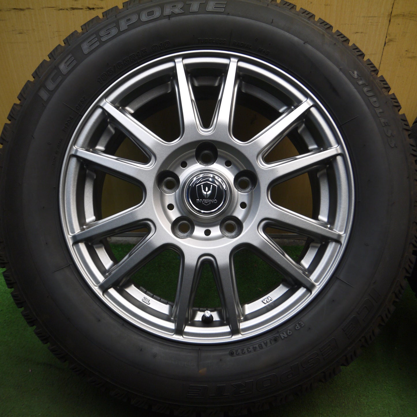 *送料無料*バリ溝！22年！キレイ！9.5分★スタッドレス 195/65R15 アイスエスポルテ INVERNO インヴェルノ 15インチ PCD114.3/5H★4012204Hス
