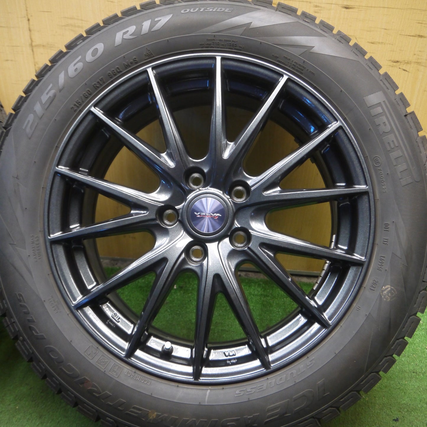*送料無料* バリ溝！21年！キレイ！9.5分以上★スタッドレス 215/60R17 ピレリ アイスアシンメトリコ プラス VELVA SPORTZ 17インチ PCD114.3/5H★4022805Hス