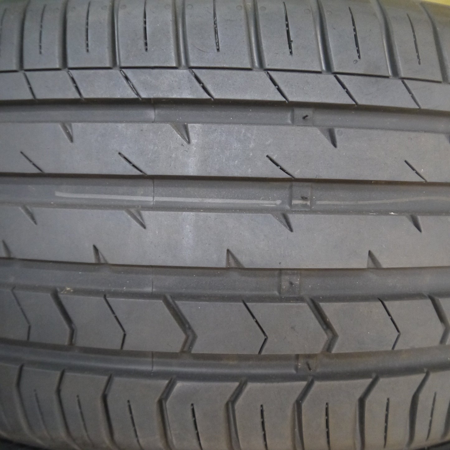 *送料無料*バリ溝！23年！9.5分★225/40R18 モモ TOPRUN M300 AS SPORT タイヤ 18インチ★3121504Hノタ