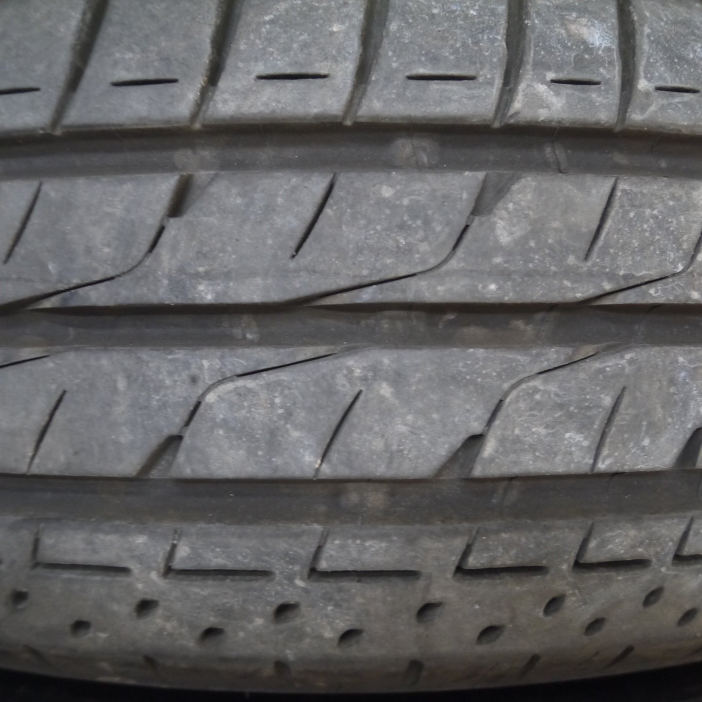 *送料無料* バリ溝！9.5分★205/60R16 ブリヂストン LUFT RV2 タイヤ 16インチ ノア ヴォクシー プリウスα 等★4021405Hノタ