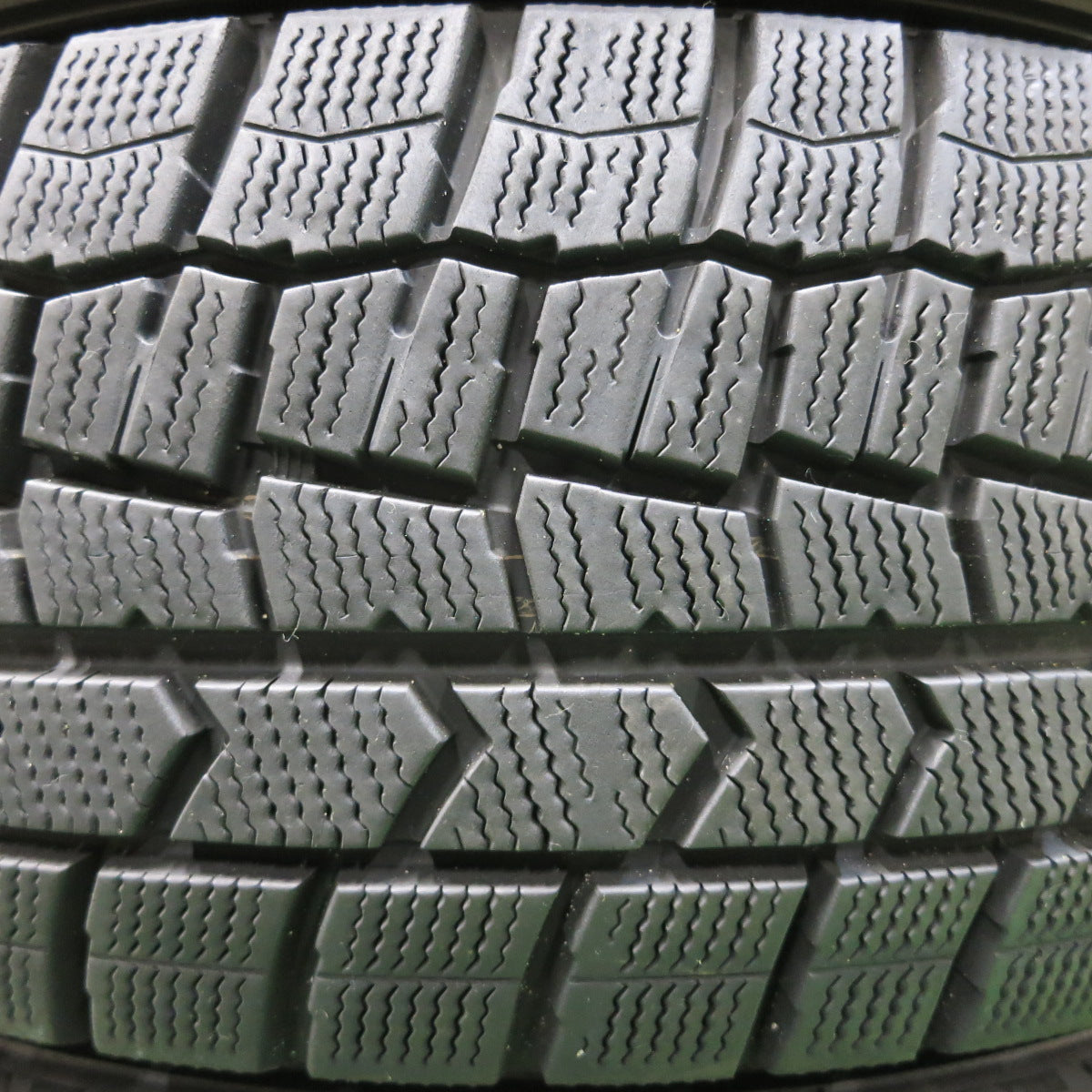 *送料無料*バリ溝！21年！9.5分★スタッドレス 205/65R16 ダンロップ ウインターマックス WM02 タイヤ 16インチ エスティマ ステップワゴン 等★3112406イスタ