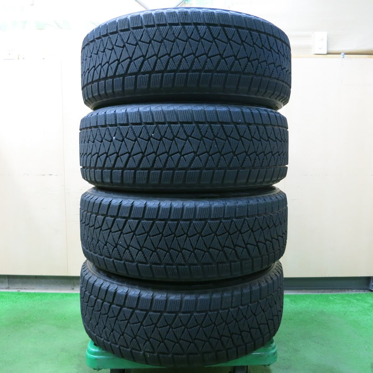 [送料無料]キレイ★BMW 等 AGA 225/60R17 スタッドレス TARGA ブリヂストン ブリザック DM-V2 17インチ PCD120/5H★3100204イス