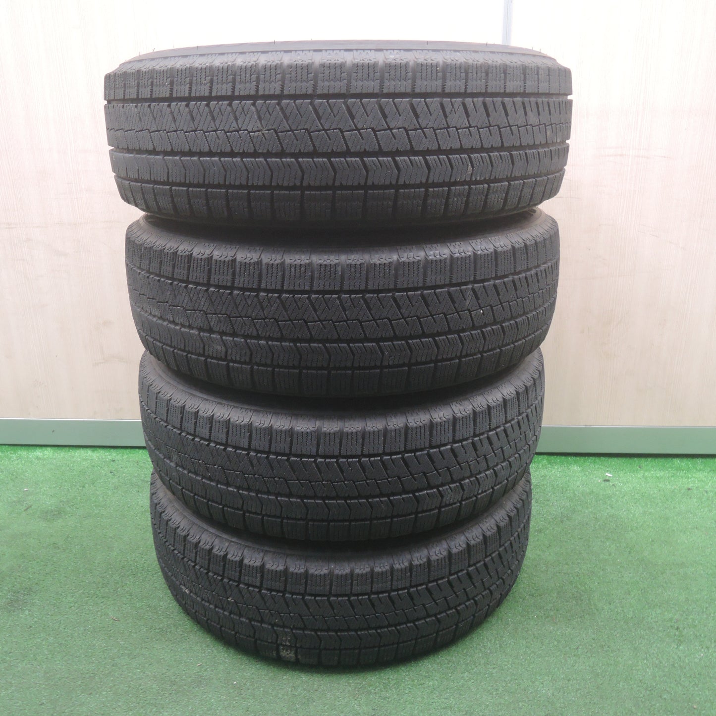 *送料無料*バリ溝！キレイ！8.5分★スタッドレス 185/65R15 ブリヂストン ブリザック VRX2 ravrion RM01 ラブリオン 15インチ PCD114.3/5H★3111302SYス