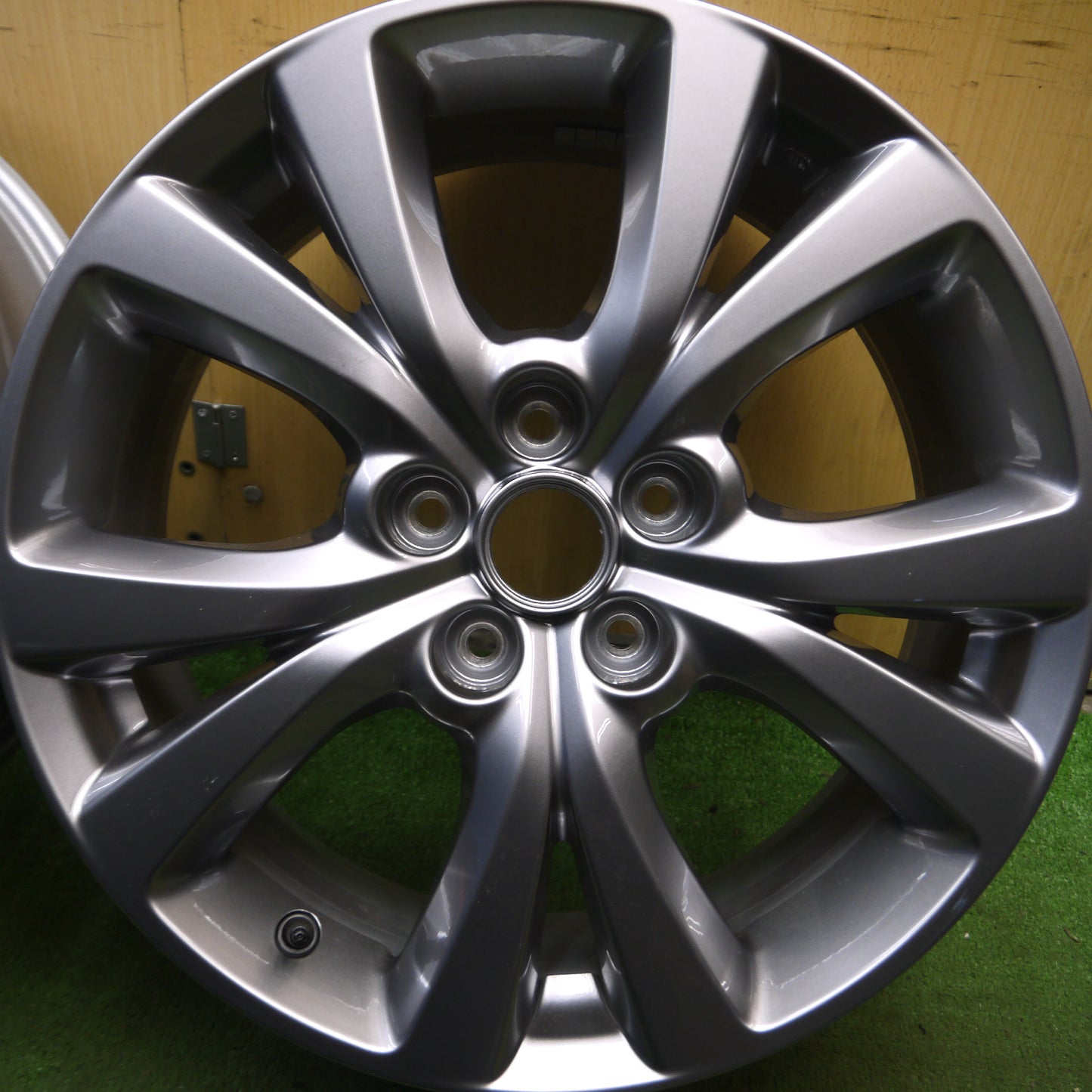 *送料無料*新車外し★マツダ CX-30 純正 ホイール 18インチ 18×7J PCD114.3/5H★4012607Hホ