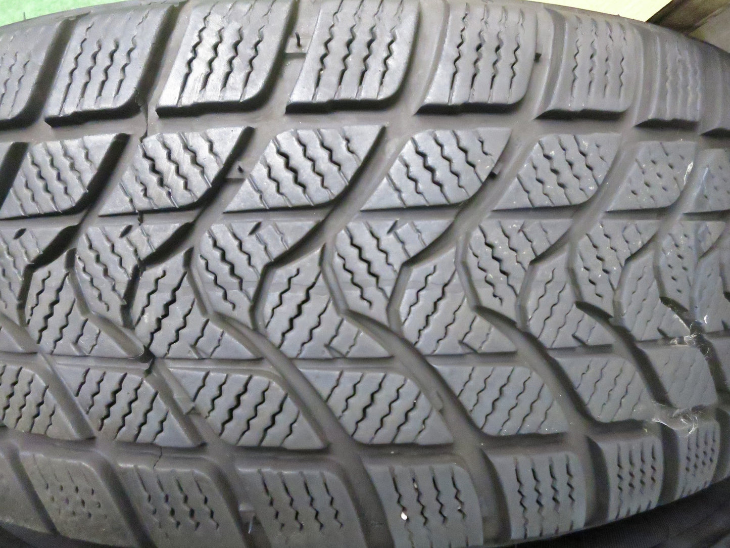 [送料無料]バリ溝！20年！キレイ！8.5分★スタッドレス 205/65R16 デリンテ ウインター WD1 STRANGER ストレンジャー 16インチ PCD114.3/5H★3021011Hス