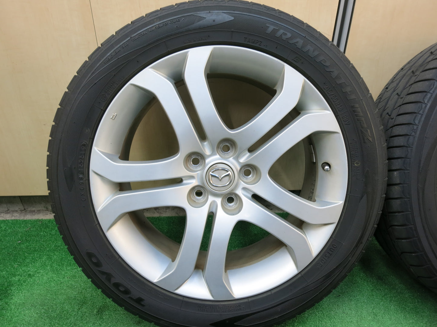 [送料無料]バリ溝！19年！8.5分★マツダ MPV 純正 215/55R18 トーヨー トランパス MPZ 18インチ PCD114.3/5H★3022508ヒノ