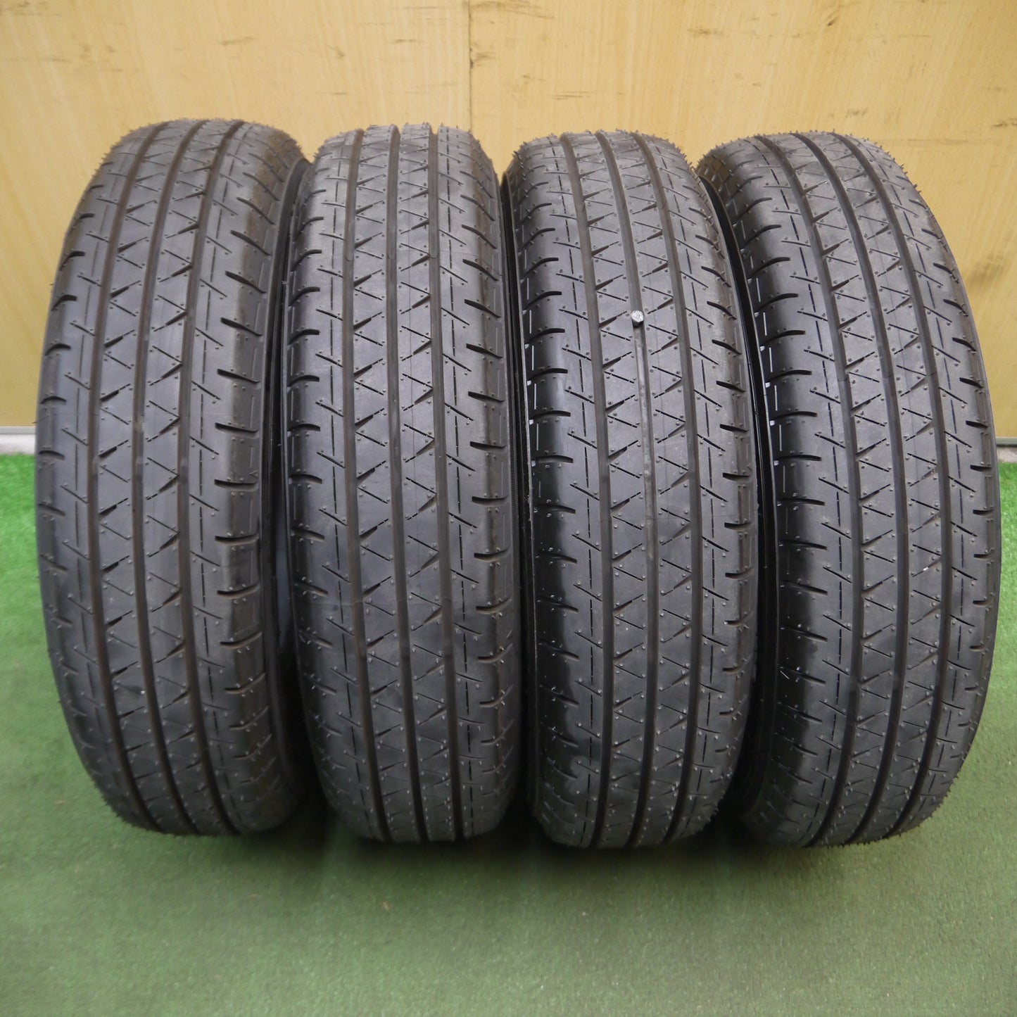 *送料無料*新車外し！23年★145/80R12 80/78N ヨコハマ BluEarth-Van RY55 タイヤ 12インチ 小型 トラック バン 等★3122709Hノタ