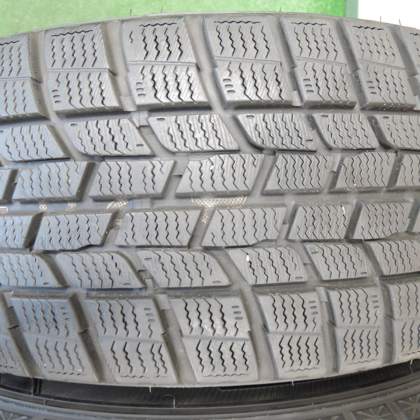 *送料無料* 超バリ溝！キレイ！9.5分以上★スタッドレス 215/60R17 グッドイヤー アイスナビ6 Exceeder エクシーダー 17インチ PCD114.3/5H★4030603TNス