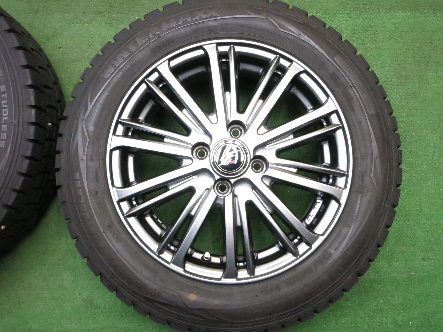 [送料無料]バリ溝！18年！キレイ！ほぼ10分★スタッドレス 175/65R15 ダンロップ ウインターマックス WM01 Fang ファング 15インチ PCD100/4H★2121301Hス